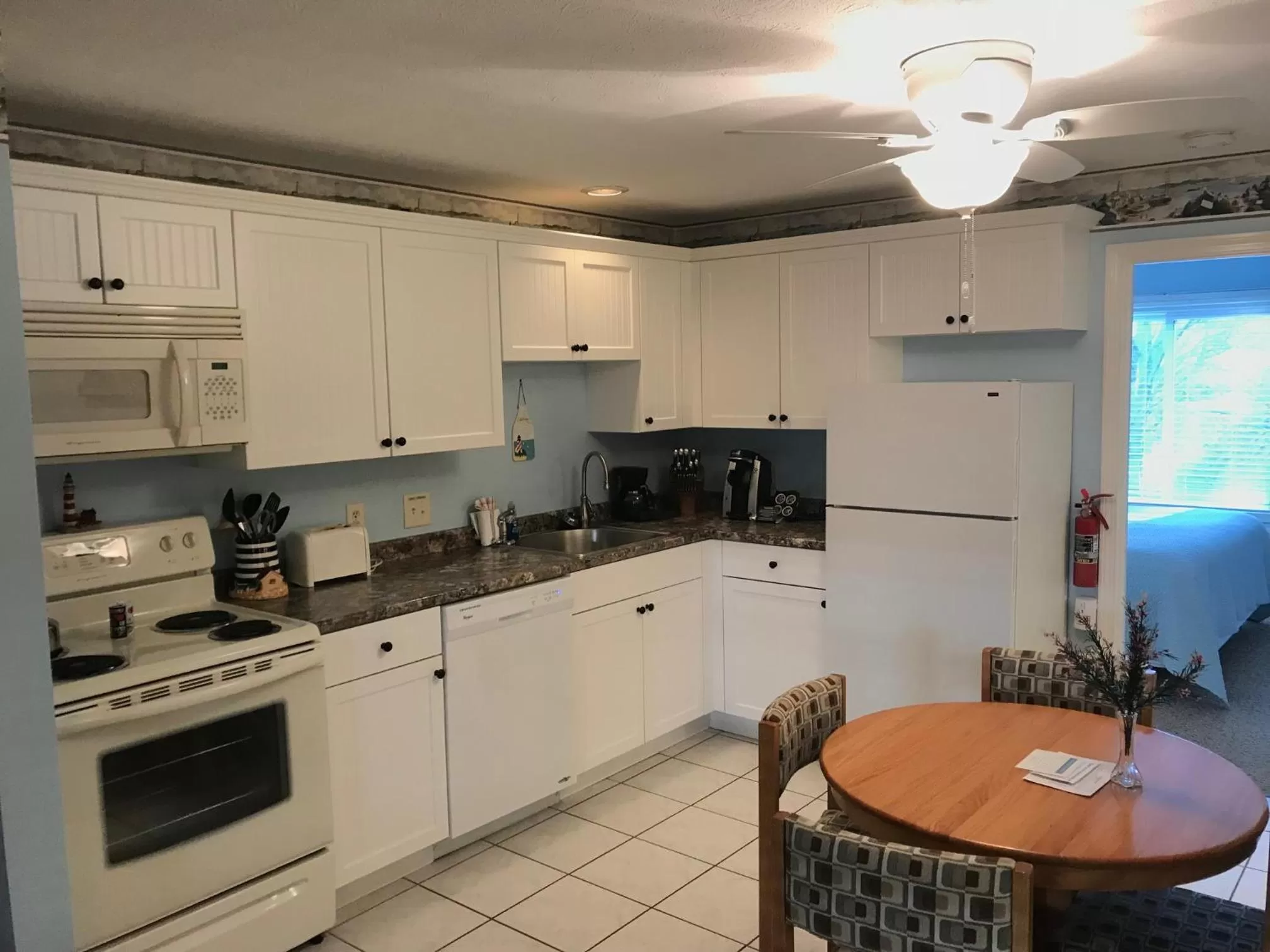 Kitchen or kitchenette in Elmwood Resort Hotel