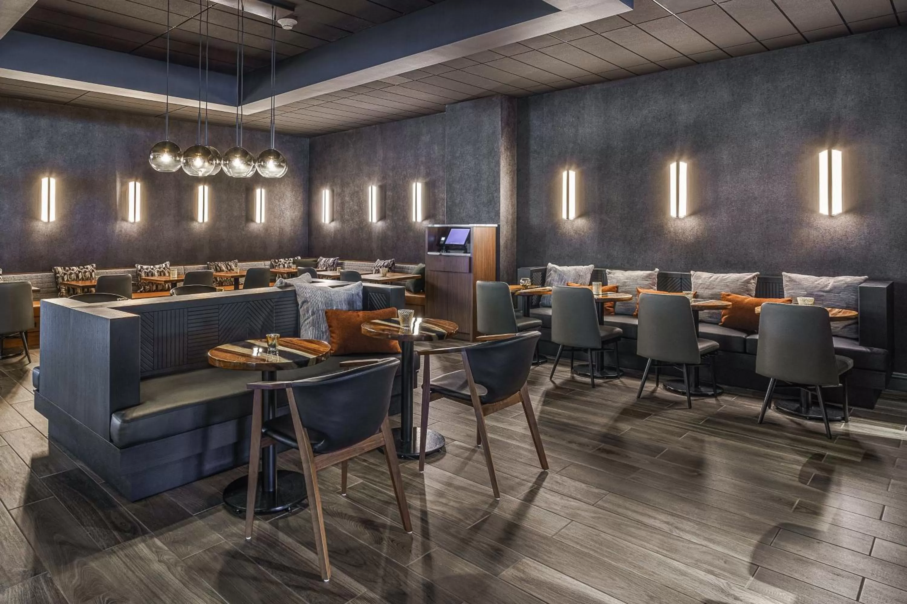 Restaurant/places to eat in Sheraton Reston