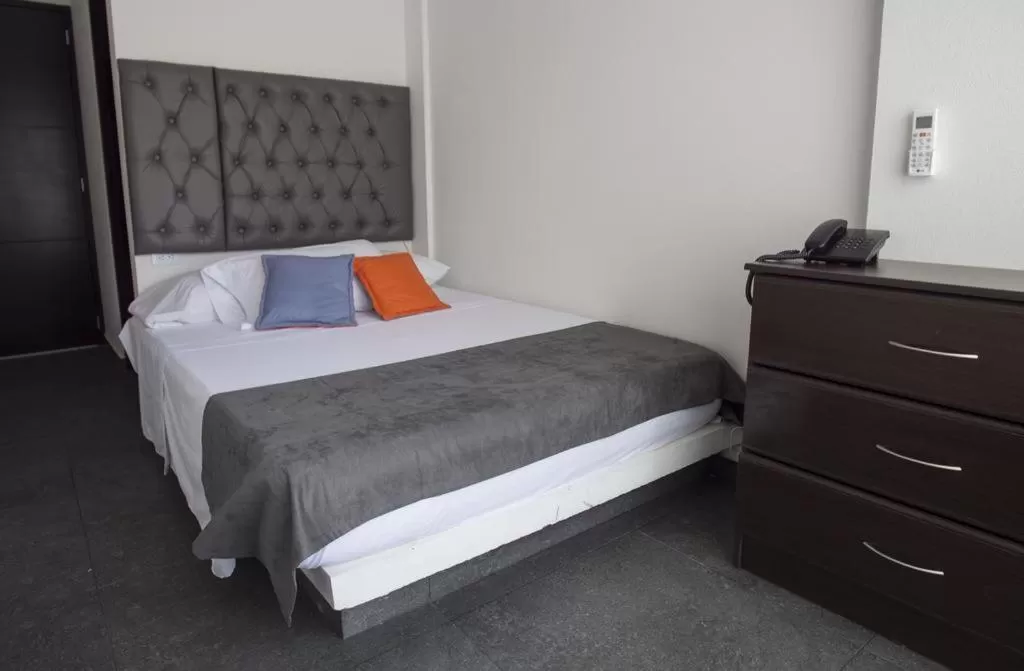 Bedroom, Bed in Hotel Grand H&R