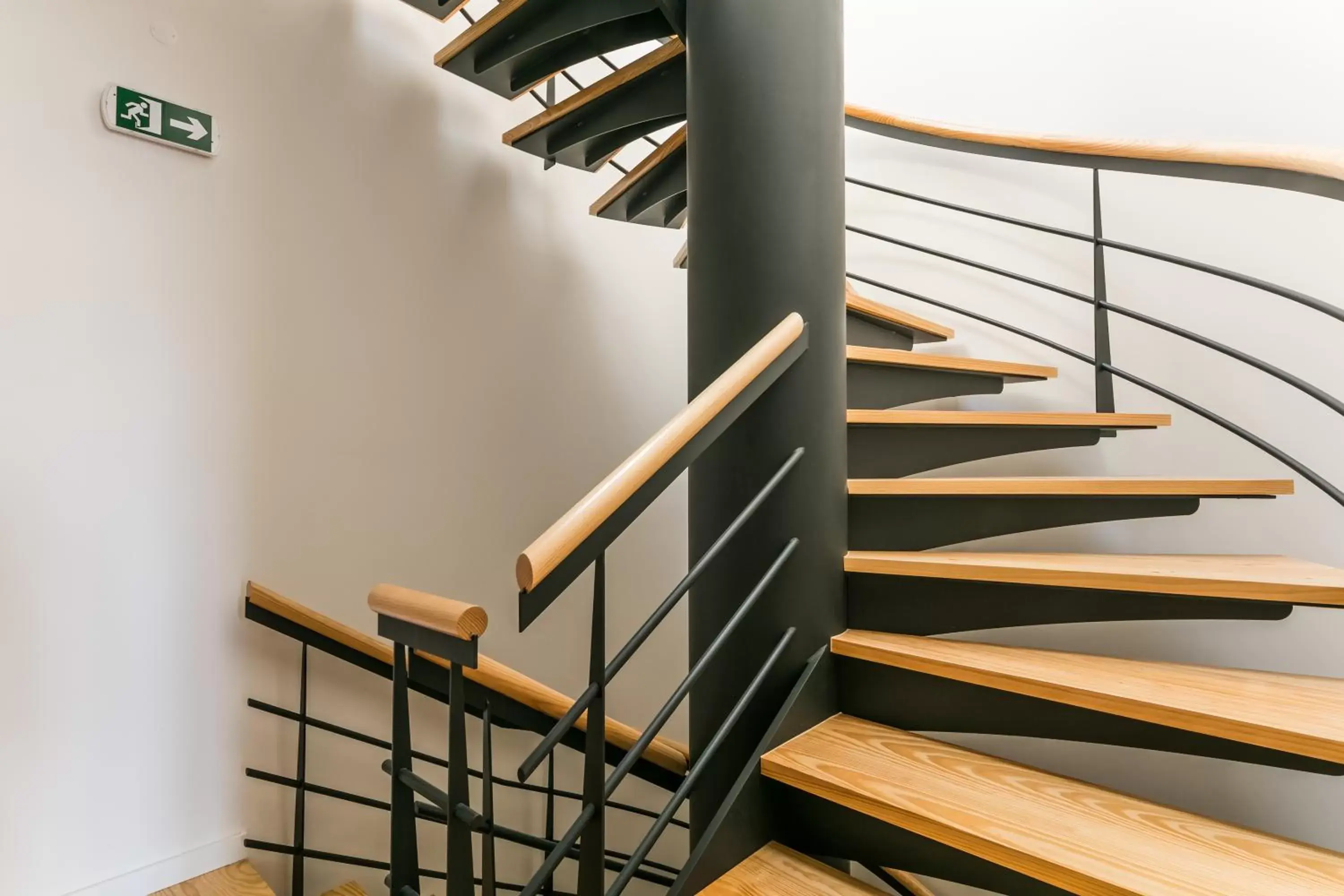 Two Bedroom Apartment with River View and Balcony - Adjacent Building in Porto River Two Bedroom Apartment with River View and Balcony - Adjacent Building in Porto River