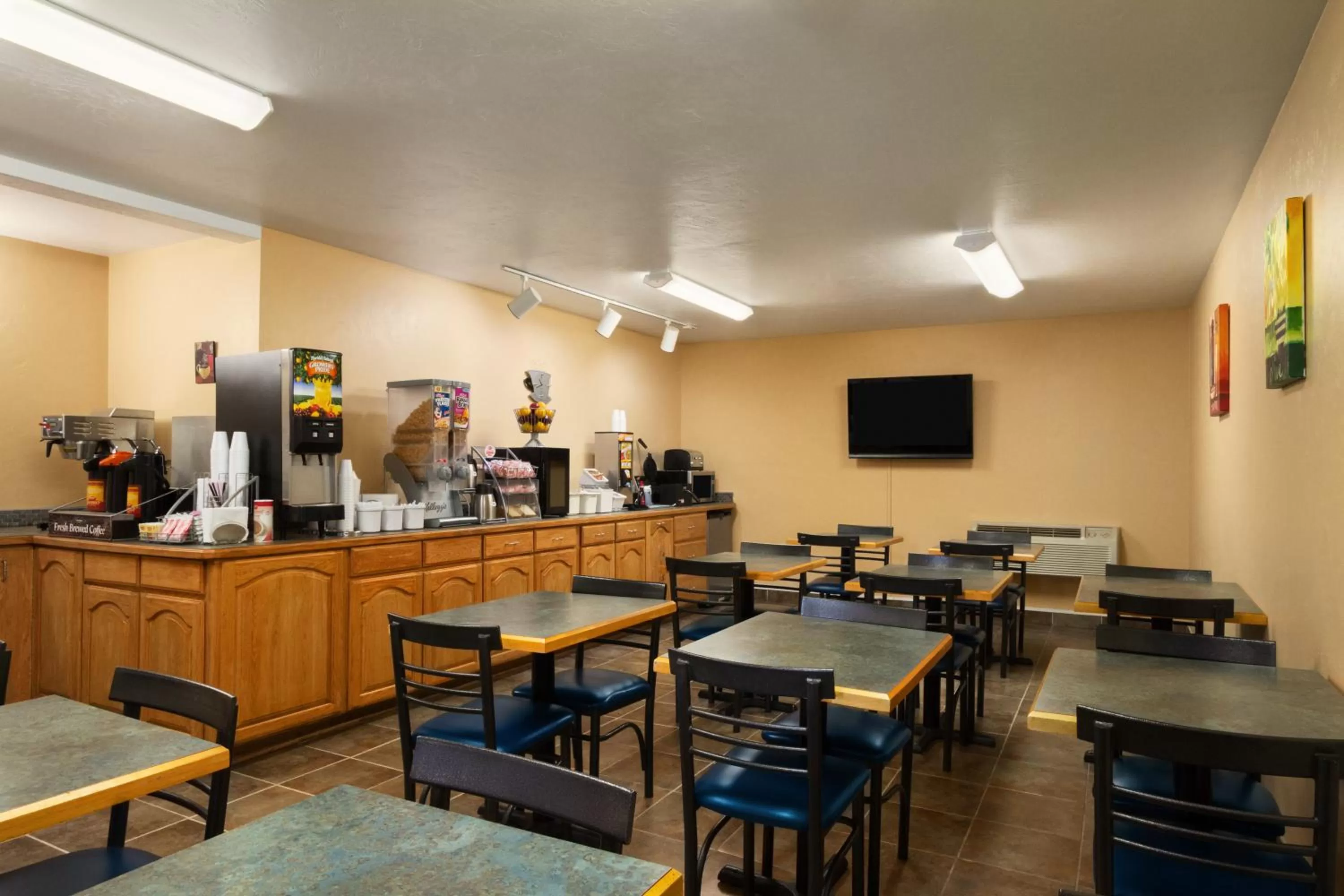 Restaurant/places to eat in Super 8 by Wyndham Kennewick