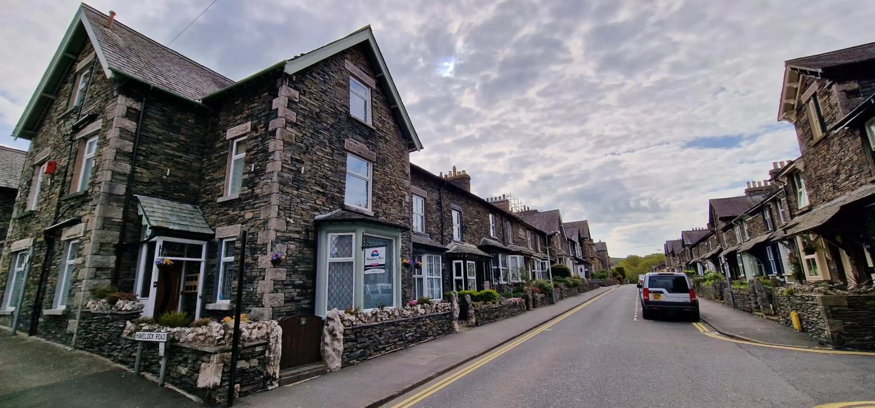 Property building in Bonny Brae House by Woodland Park