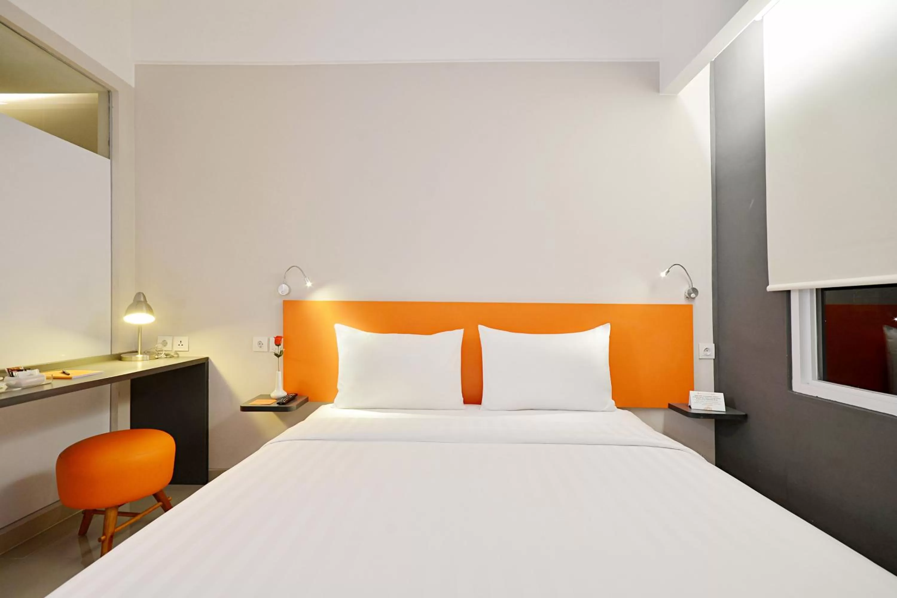 Photo of the whole room, Bed in TreePark Banjarmasin