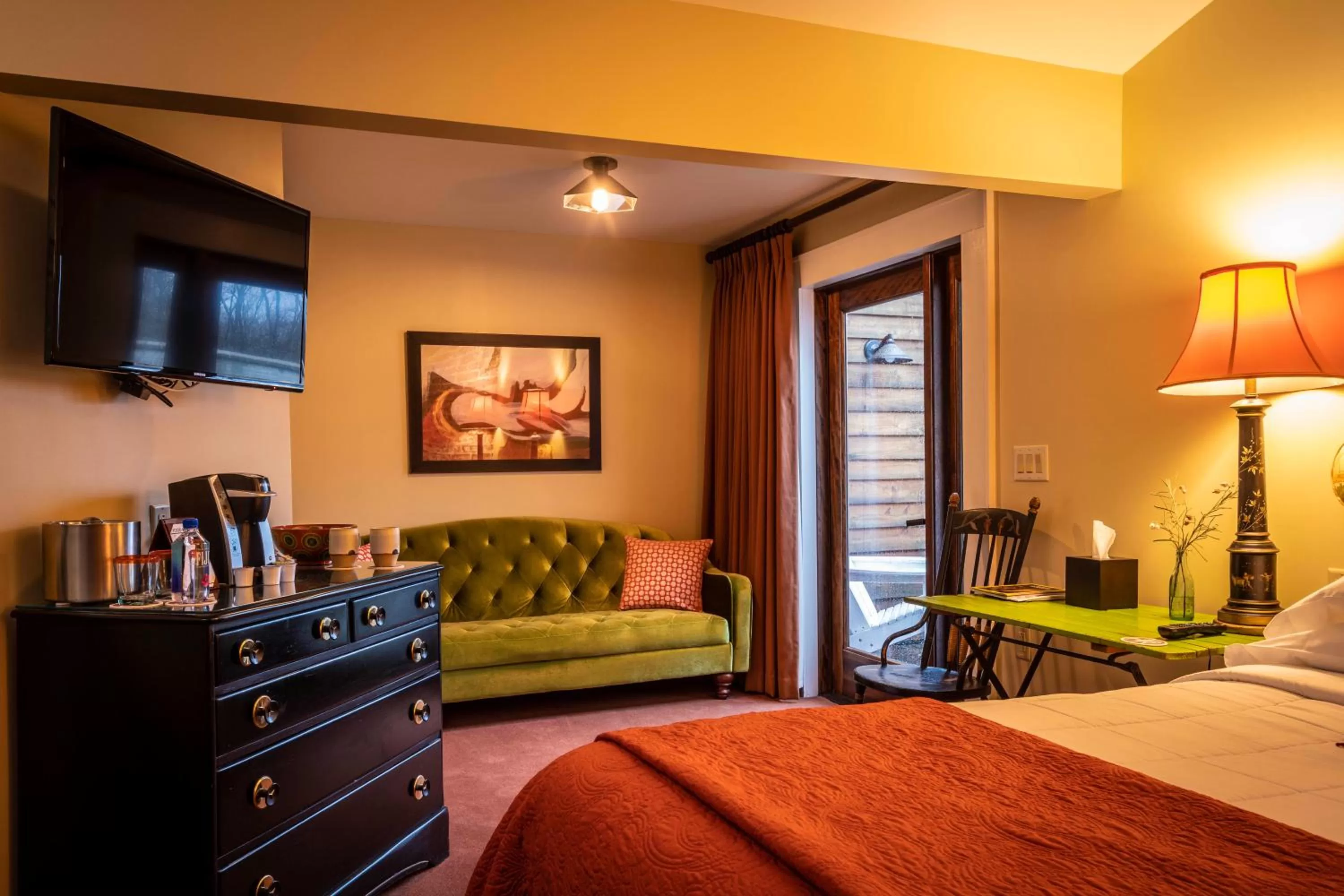 TV and multimedia, Bed in Hotel Broad Ripple