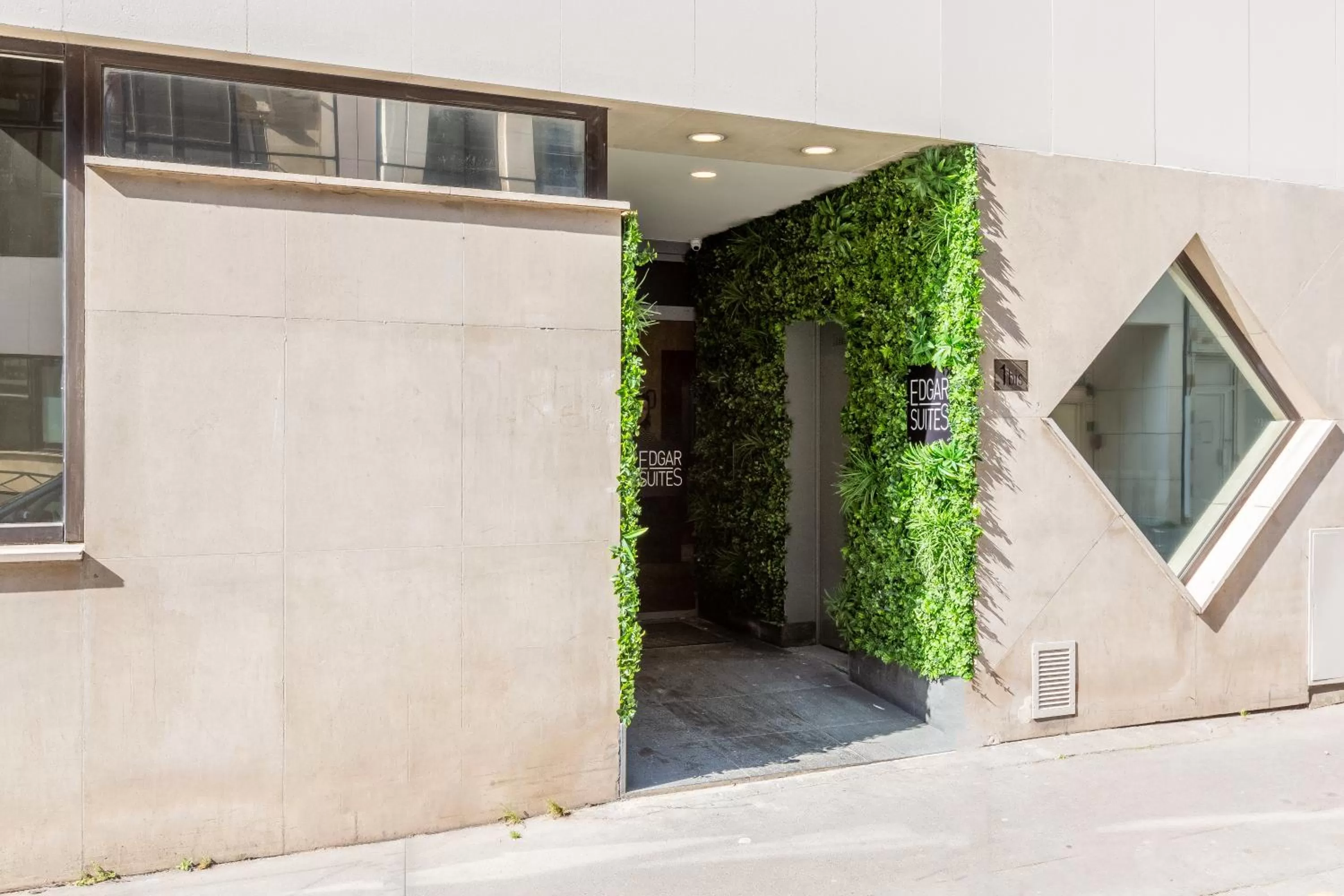 Facade/entrance in Edgar Suites Expo Paris Porte de Versailles