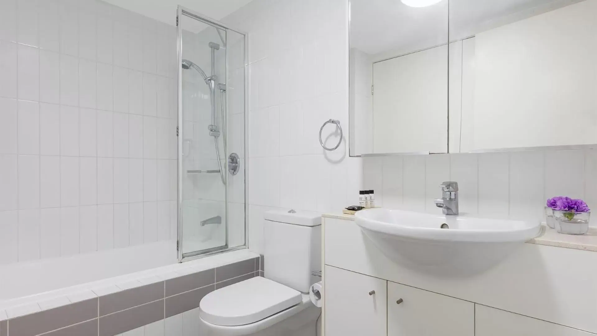 Two-Bedroom Apartment - No Housekeeping in Oaks Brisbane on Felix Suites Two-Bedroom Apartment - No Housekeeping in Oaks Brisbane on Felix Suites