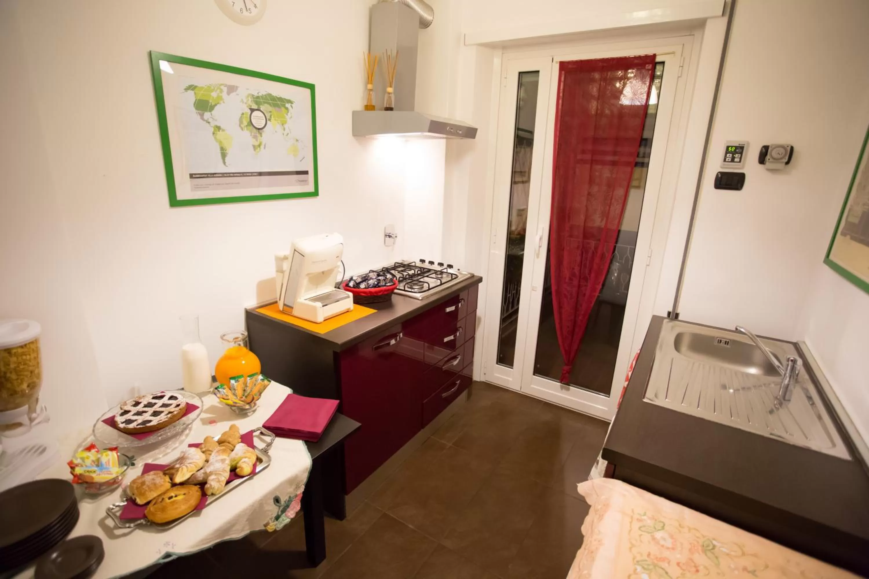 Kitchen or kitchenette in B&B Villa Adriana