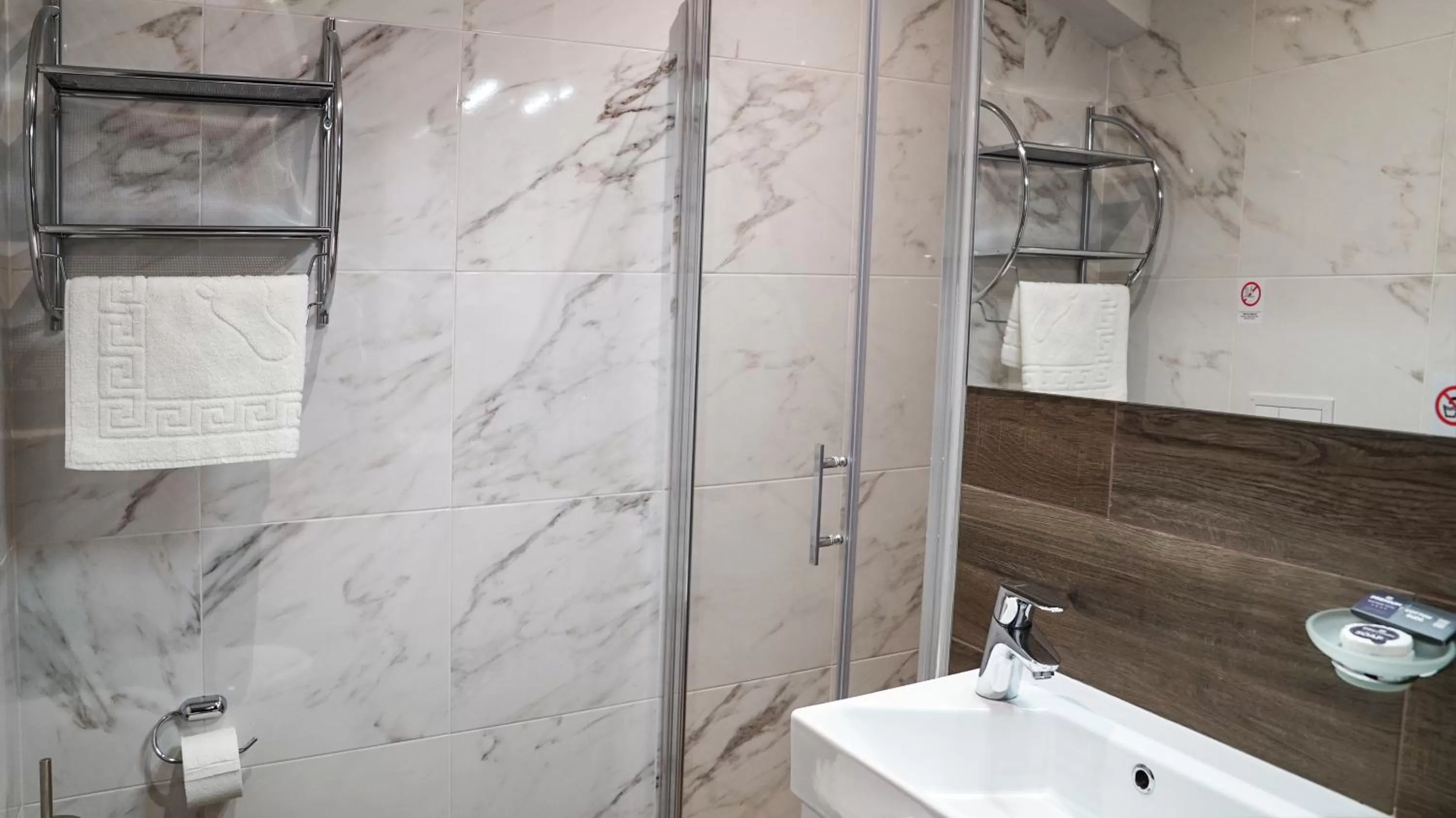 Shower, Bathroom in Hotel Premium