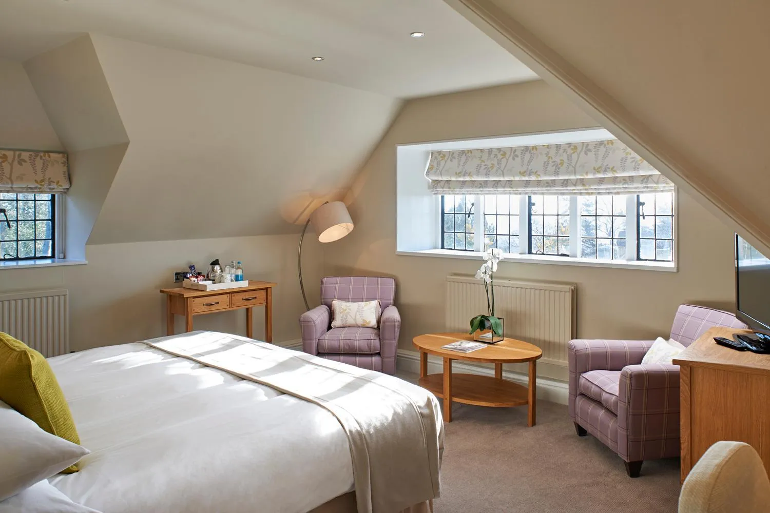 Photo of the whole room, Bed in The Manor Elstree