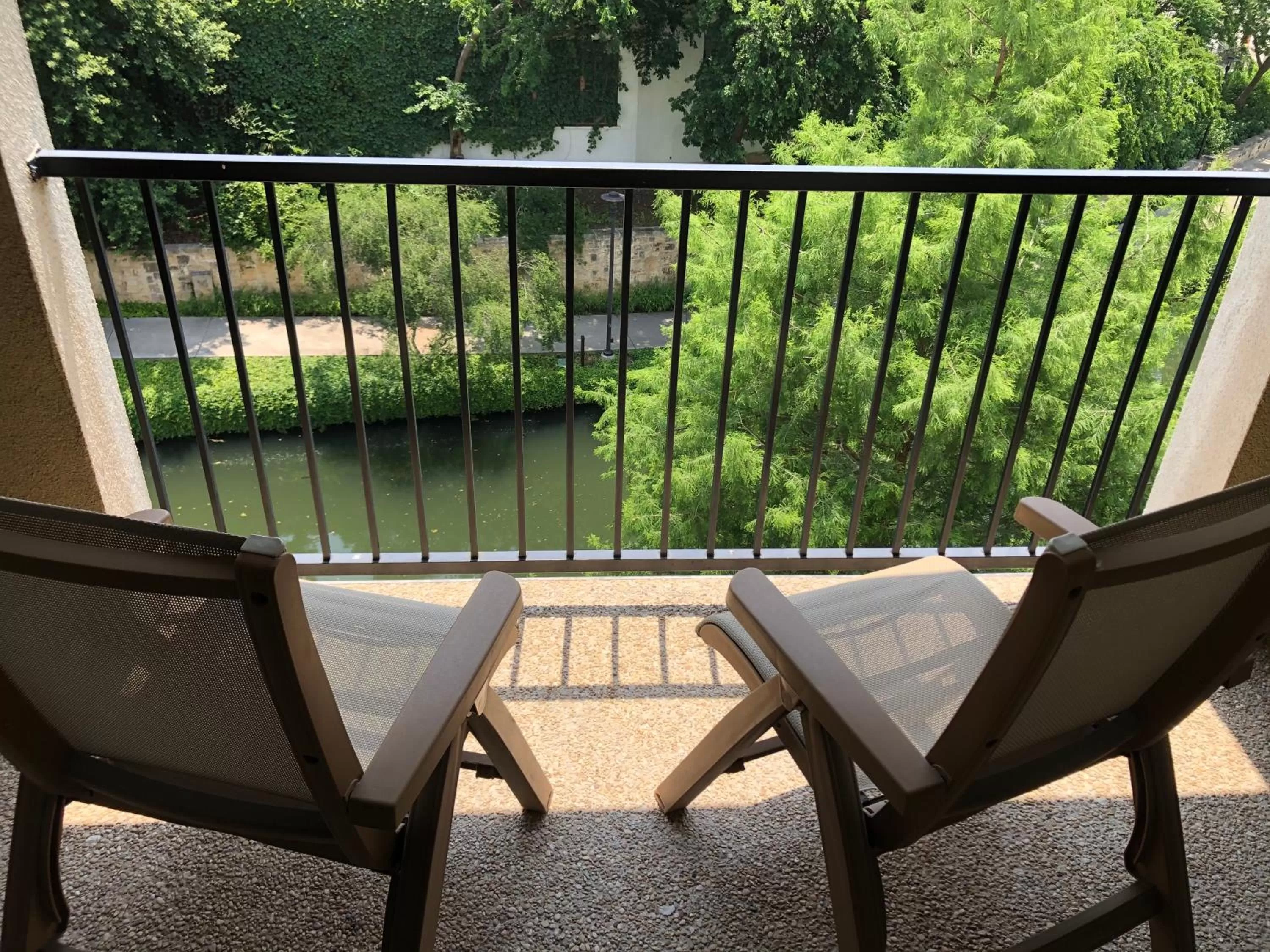 1 King Bed, One-Bedroom Deluxe Balcony Suite, Non-Smoking in Sol Cypress, San Antonio, a Tribute Portfolio Hotel