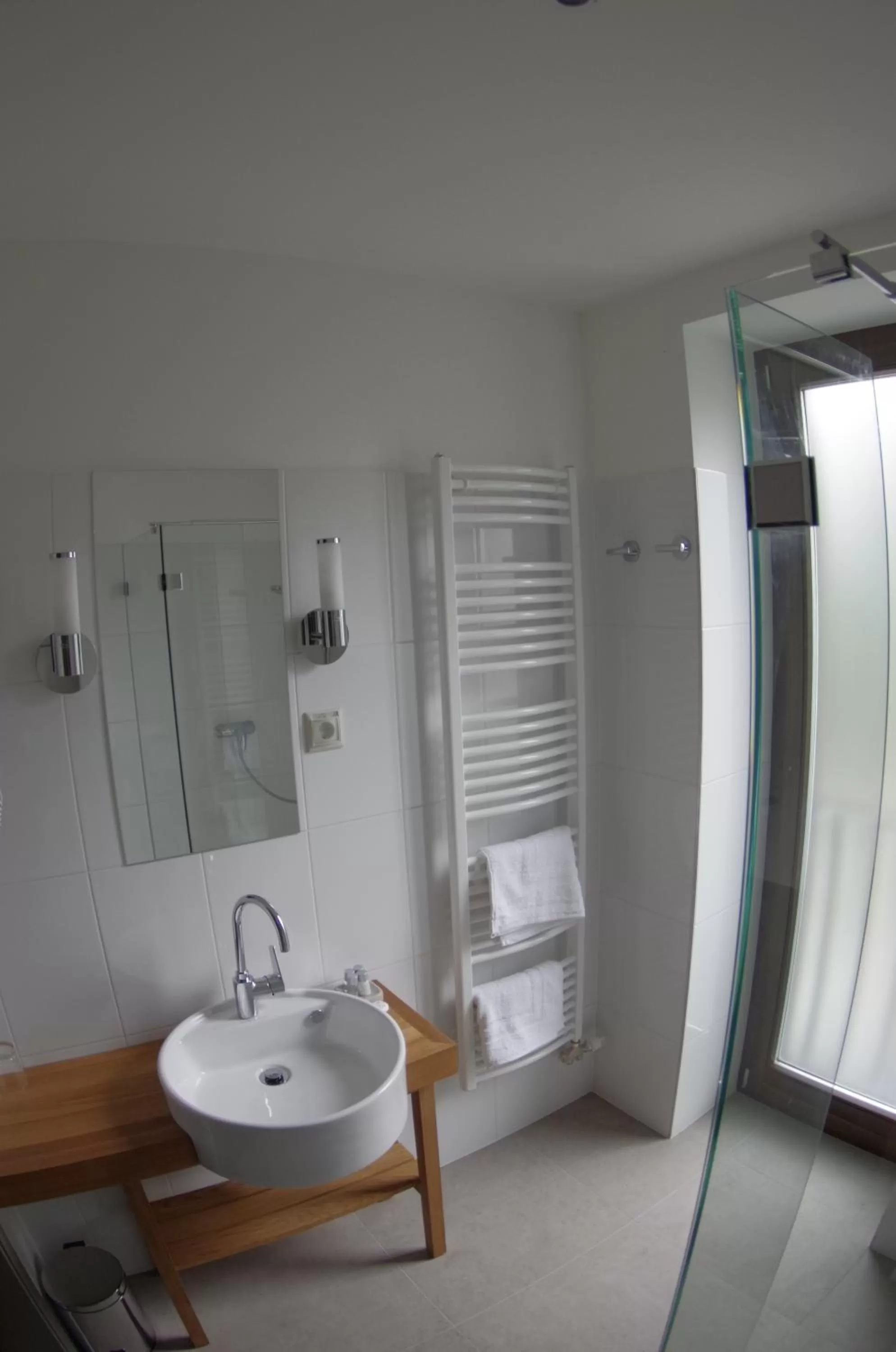 Shower, Bathroom in Hotel Therapia