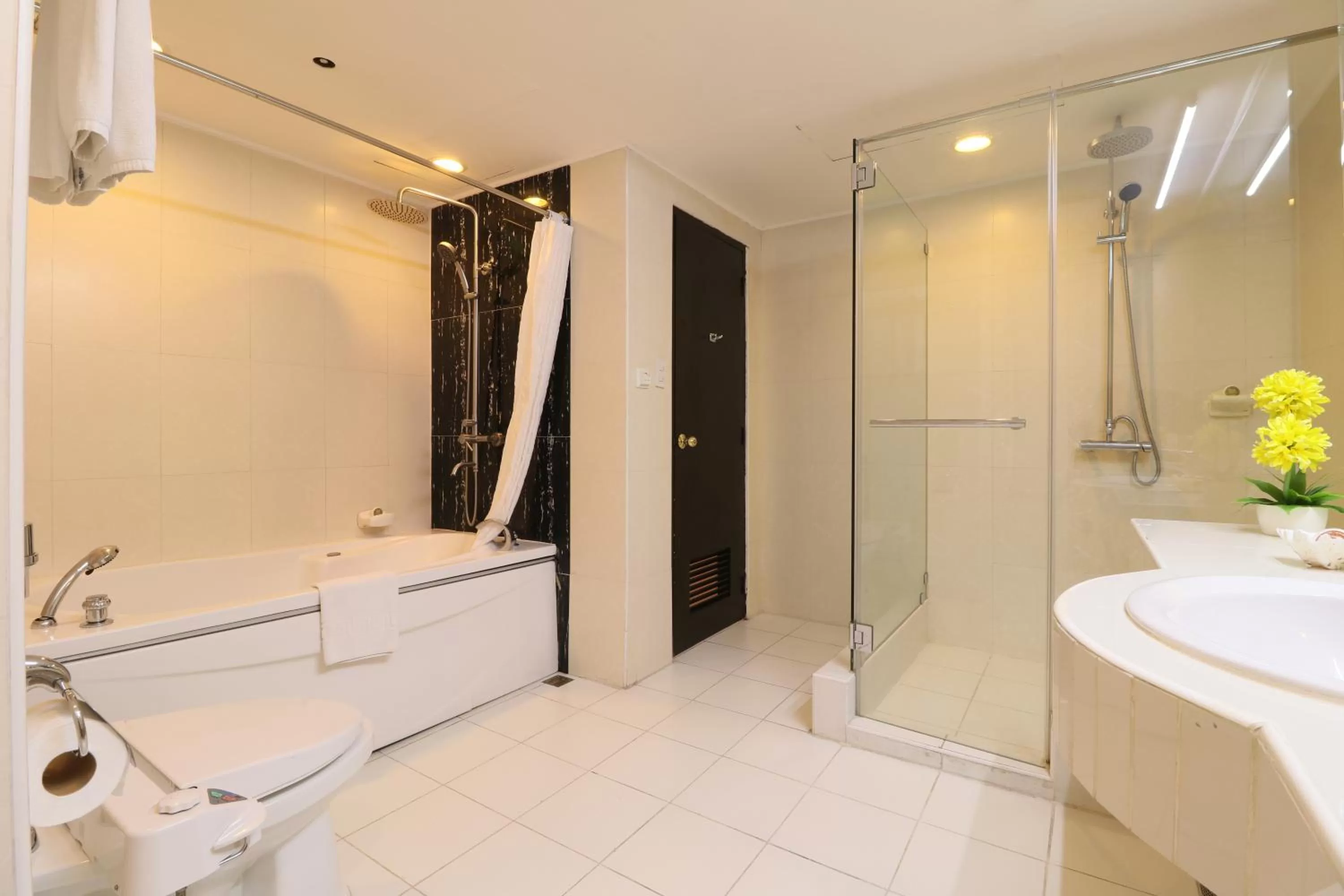 Bathroom in Bayview Park Hotel Manila