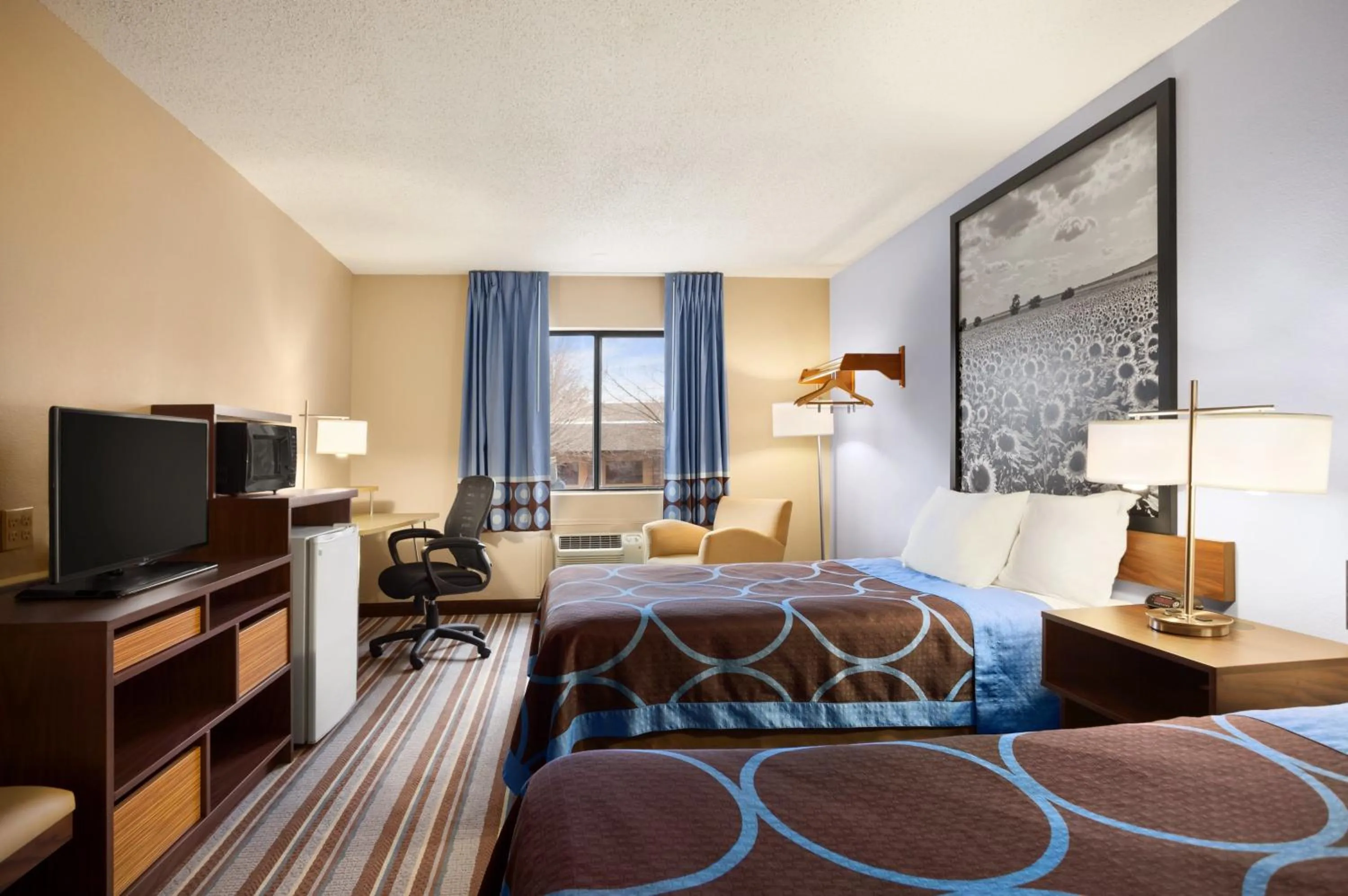 Photo of the whole room, Bed in Americas Best Value Inn Pittsburg