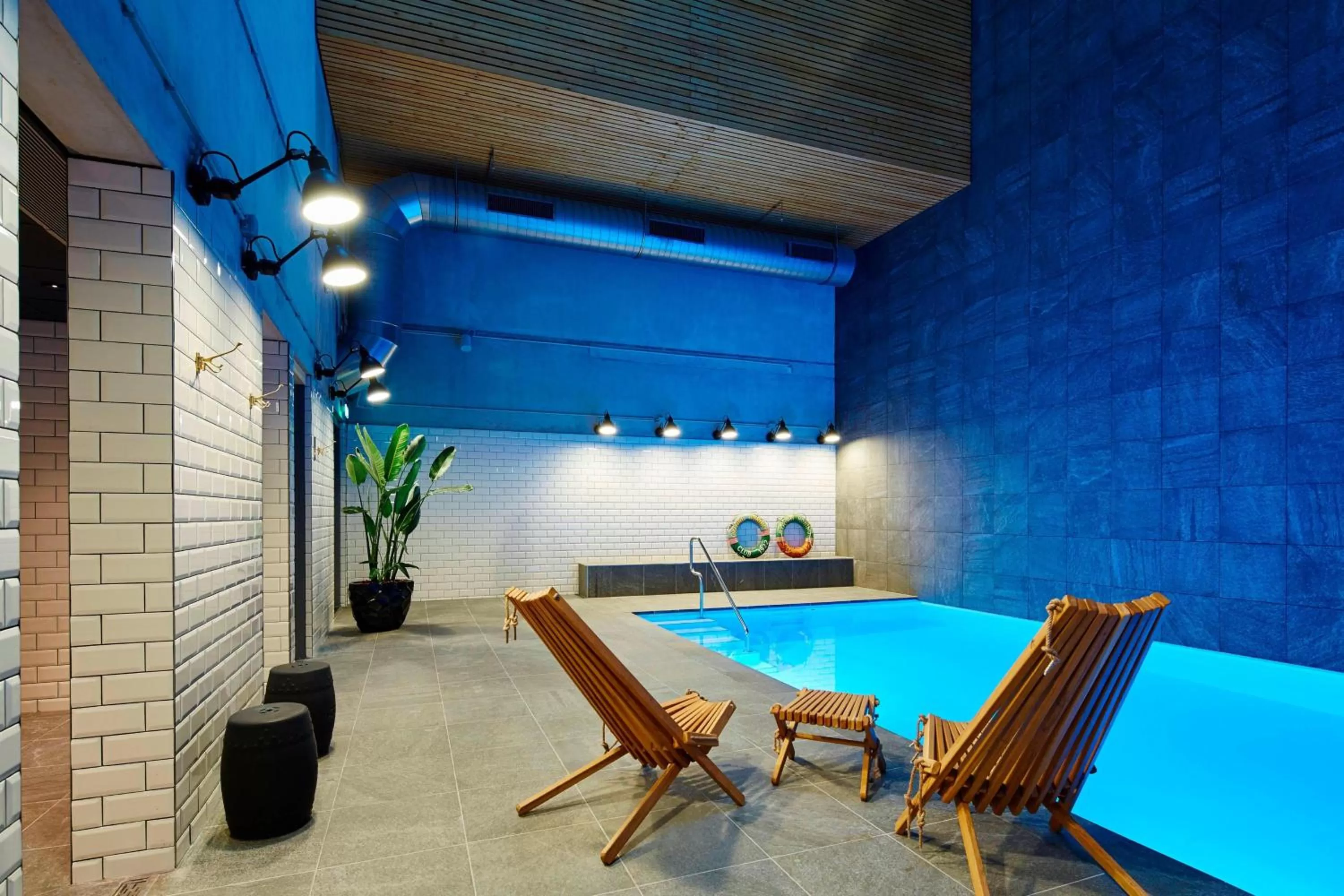 Swimming pool in Residence Inn by Marriott Amsterdam Houthavens