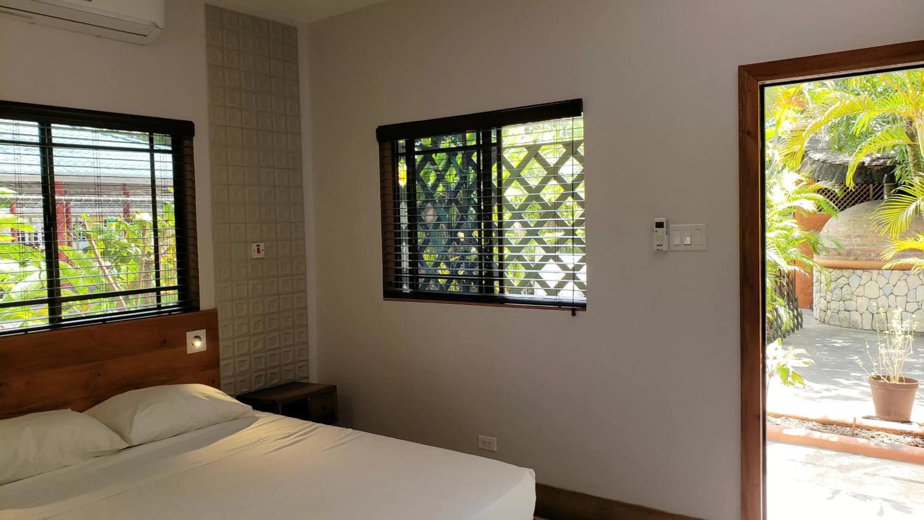 Bedroom, Bed in Sunrise Club Hotel