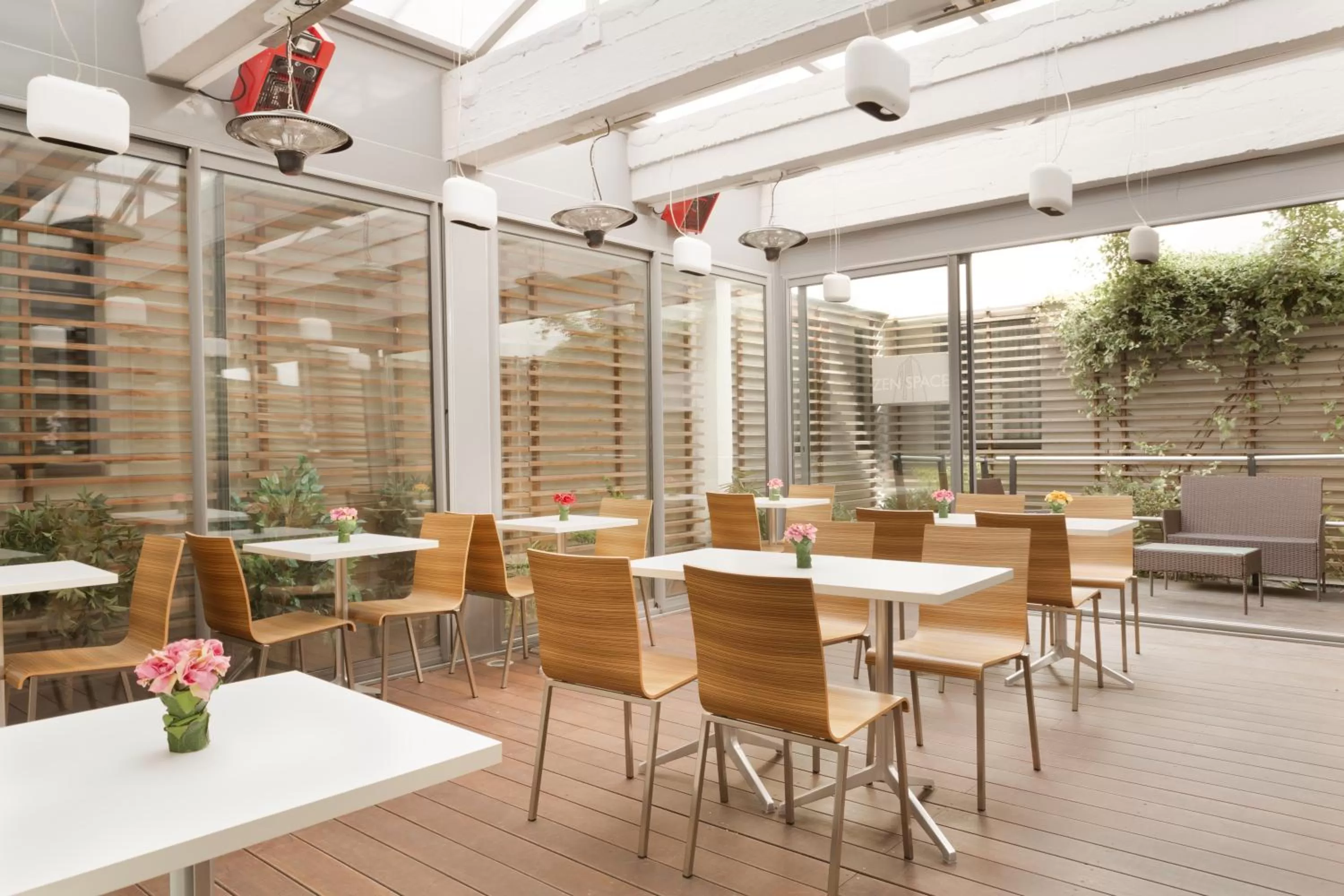 Seating area in Lille City Hotel