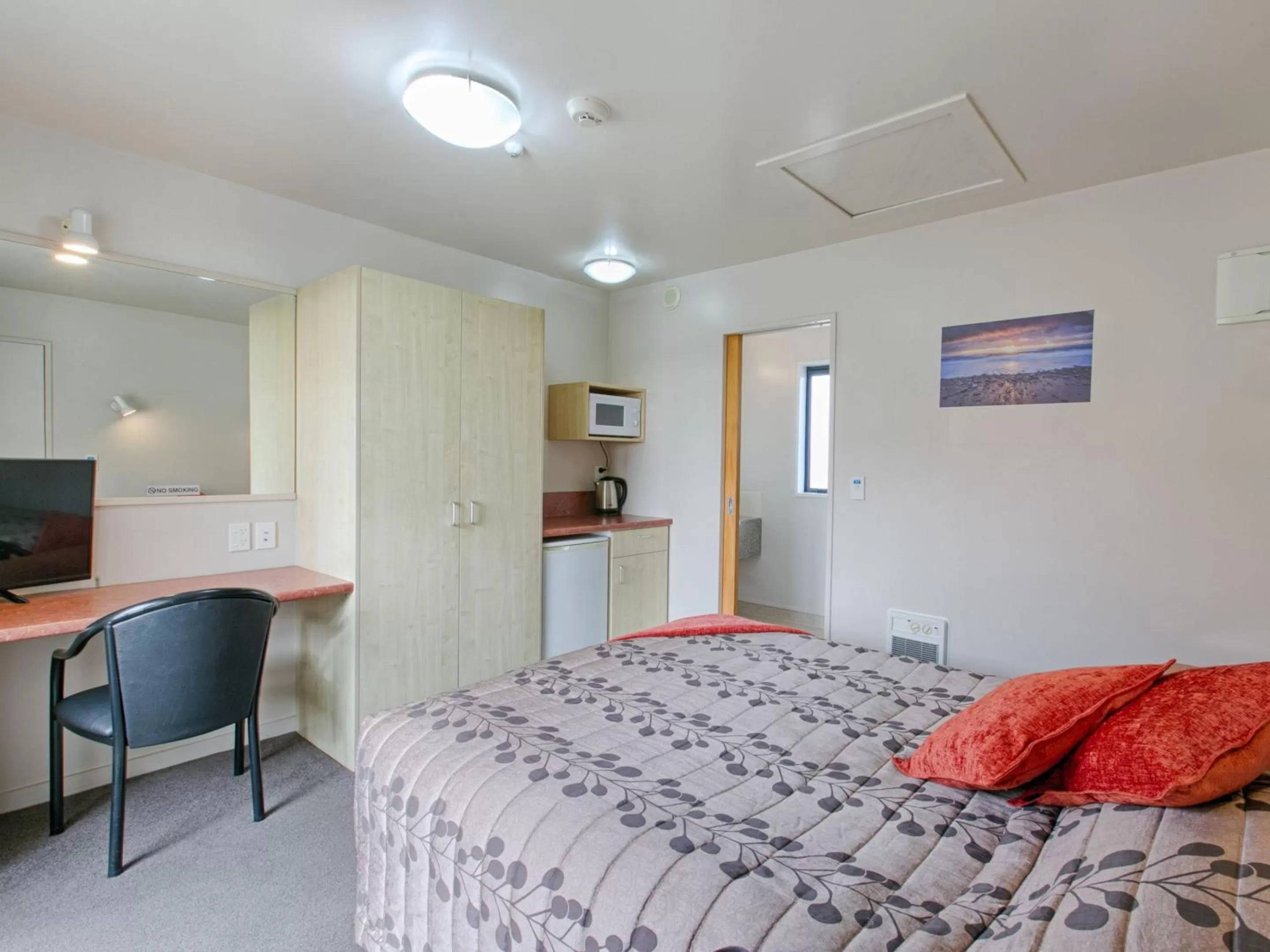 Bed in Bella Vista Motel Hokitika