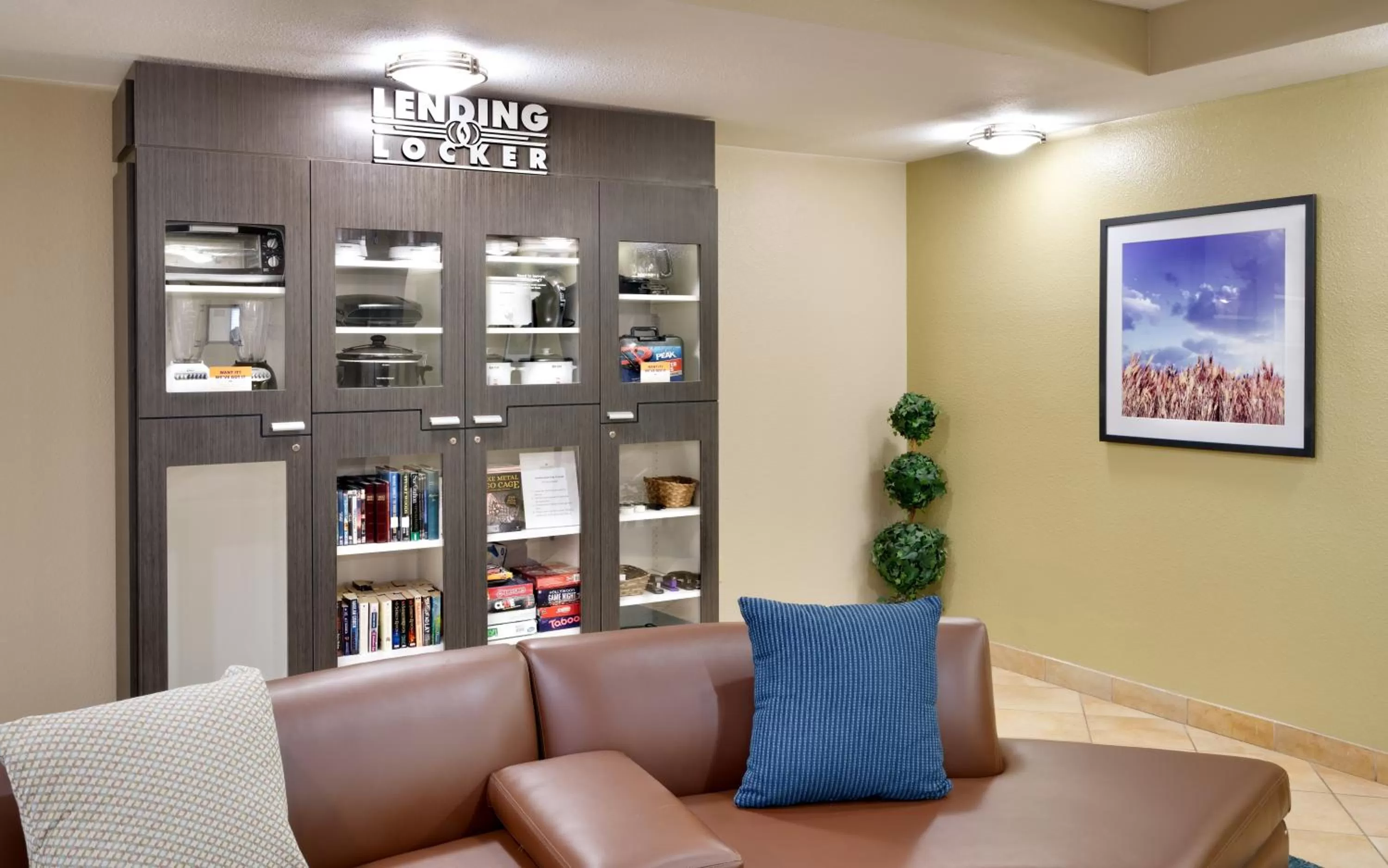 Decorative detail in Candlewood Suites Plano East by IHG