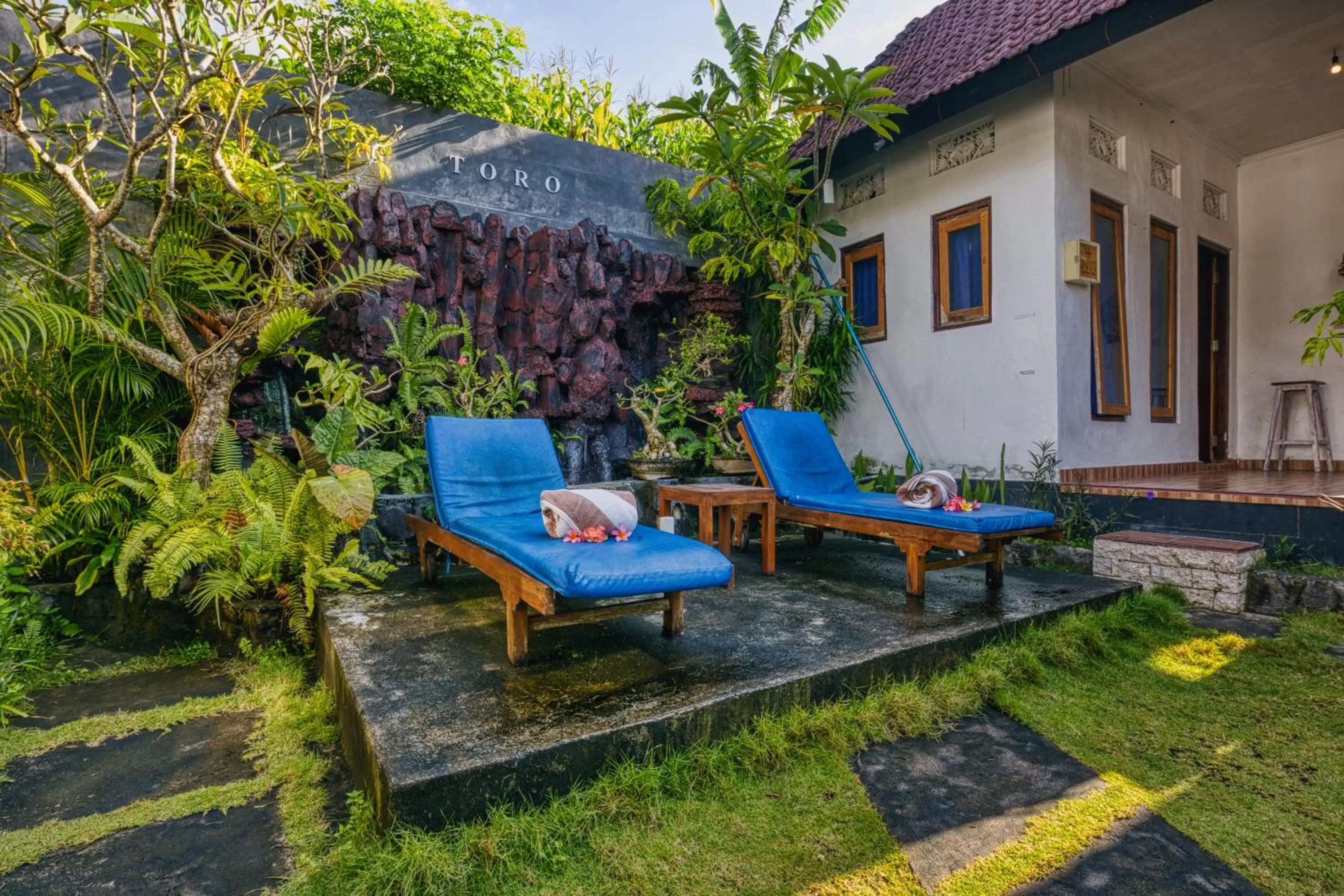 sunbed in Toro Cottage