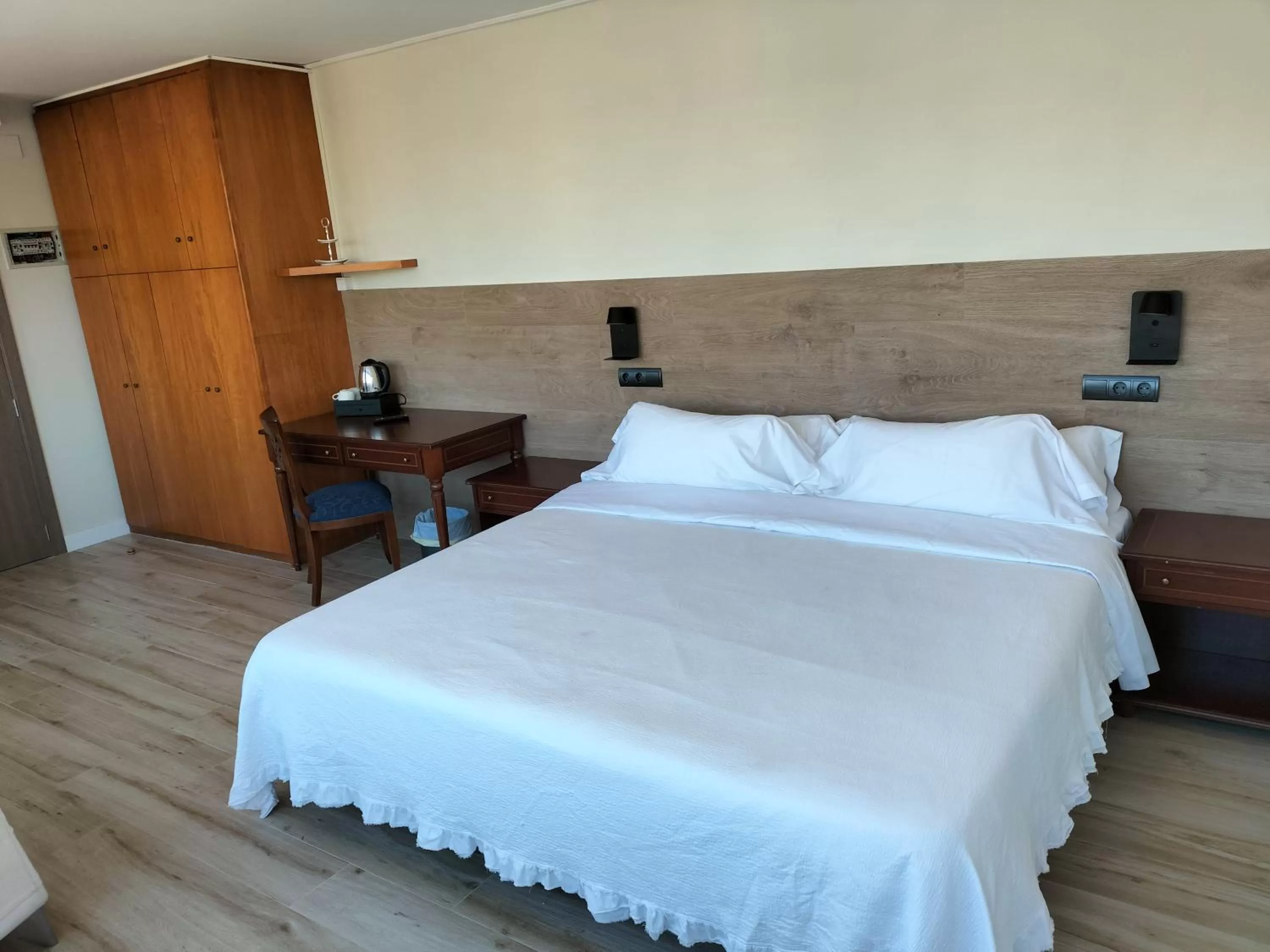 Bedroom, Bed in Hotel 153