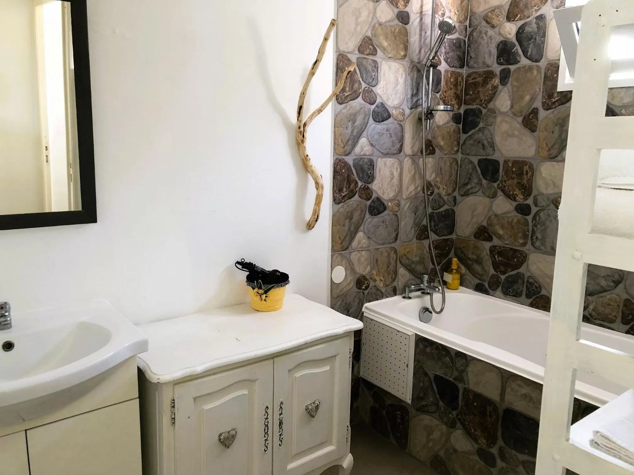 Bathroom in Hôtel Le Soleil Couchant