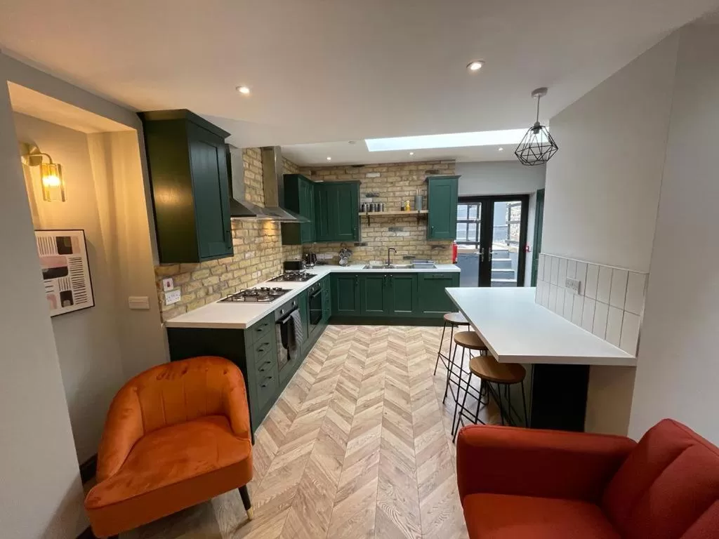 Kitchen/Kitchenette in Mansel House - by TIFA Stays