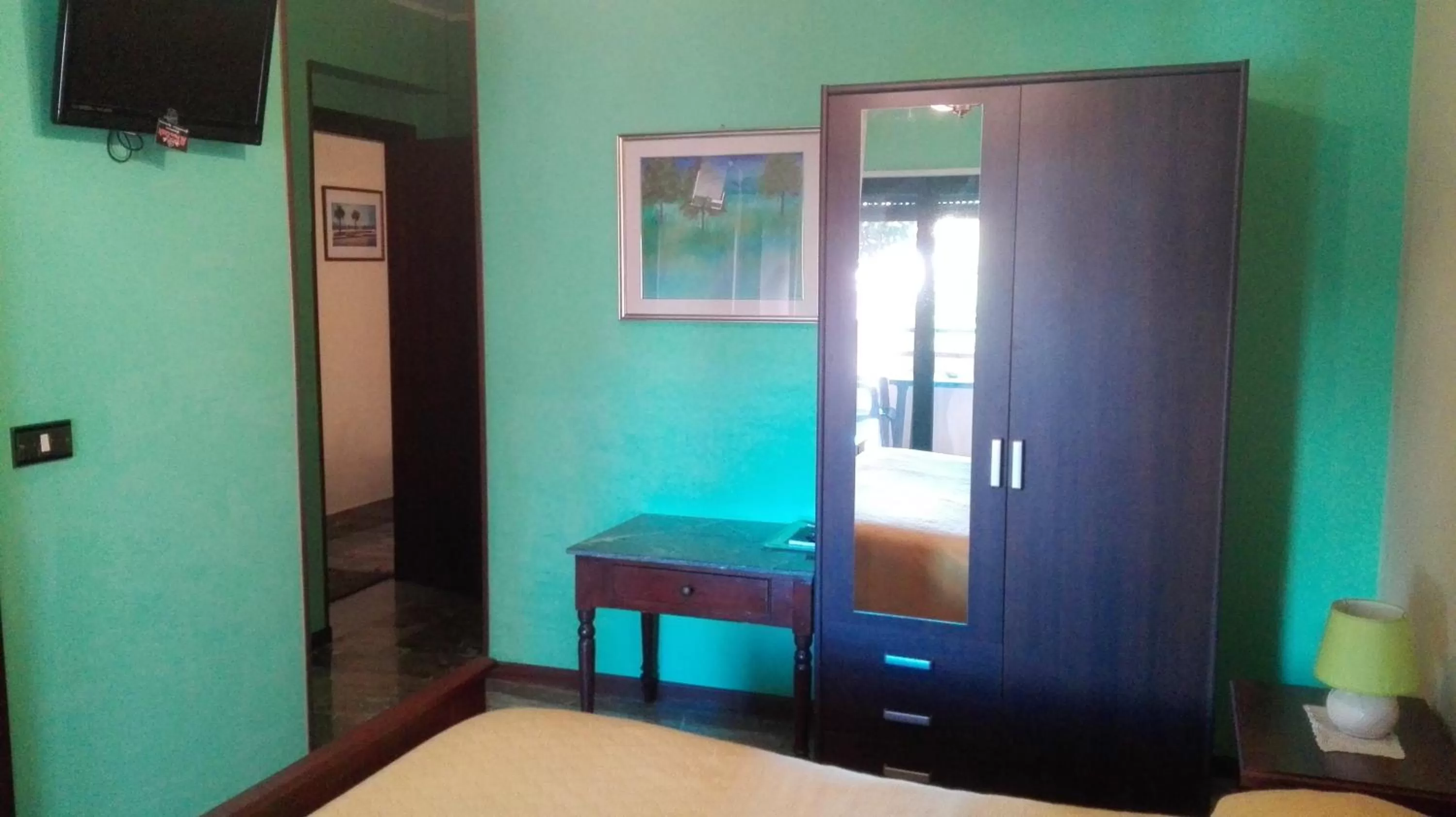 Bedroom, Bed in Agave