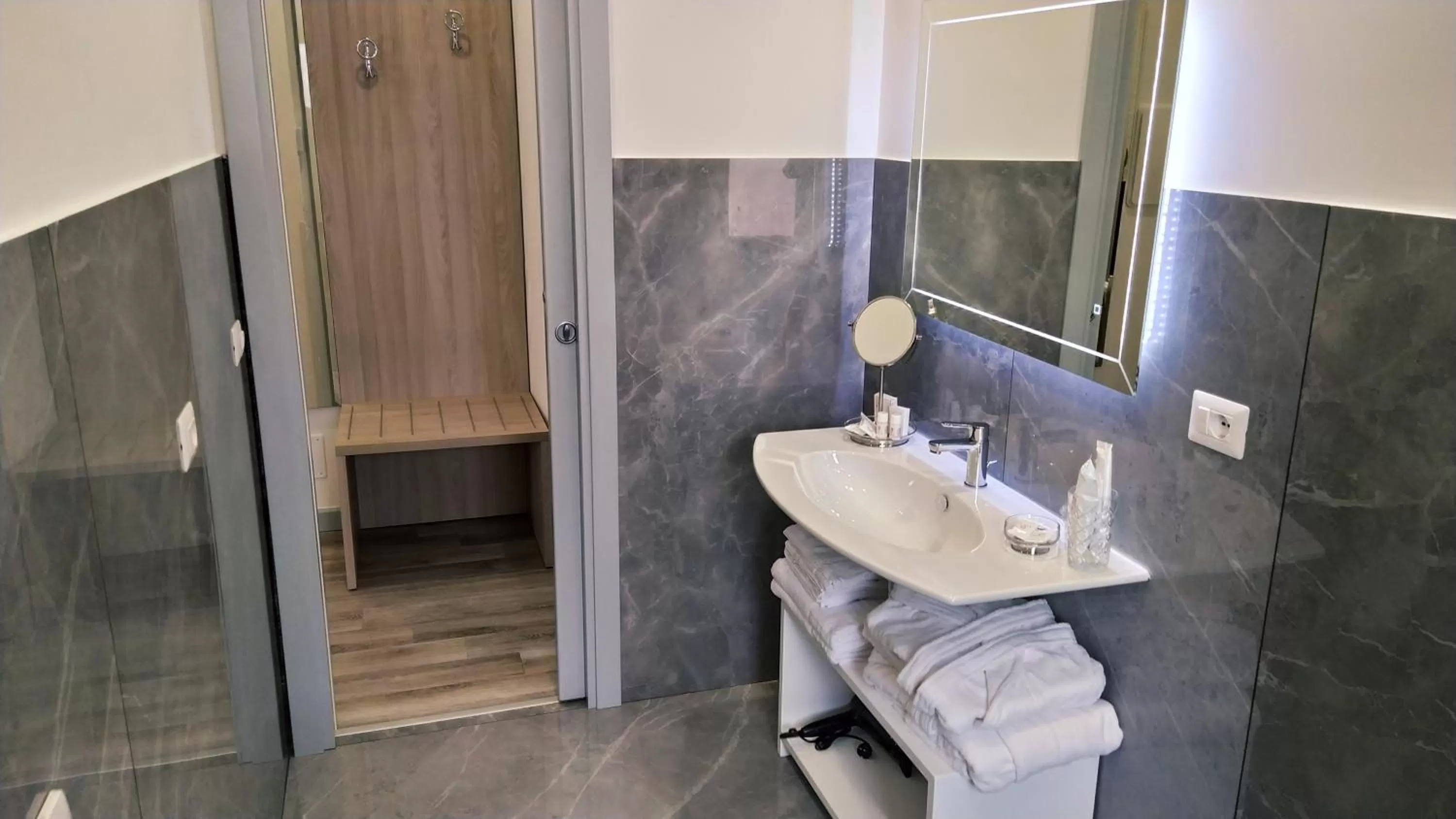 Shower in B&B La Stazione