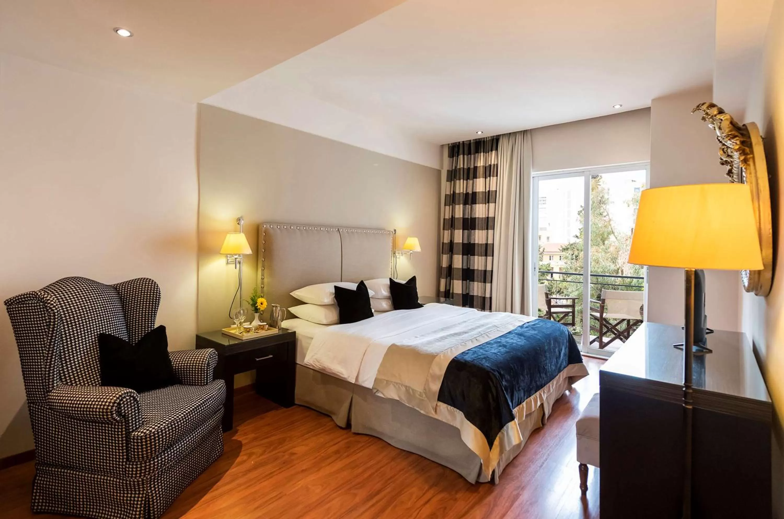 Photo of the whole room, Bed in Best Western Plus Embassy Hotel