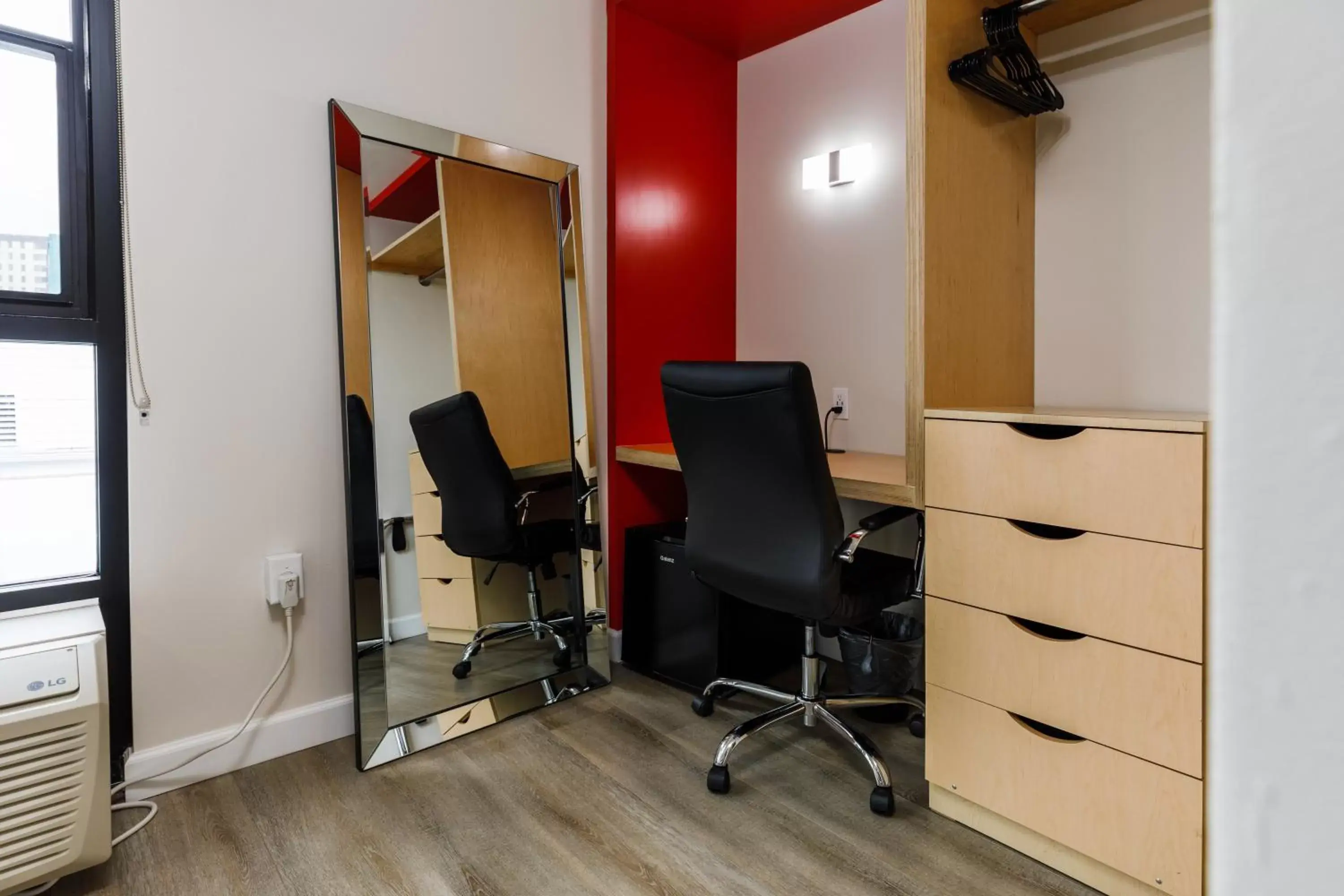 Deluxe Queen Pool View in Park Plaza Lodge Deluxe Queen Pool View in Park Plaza Lodge