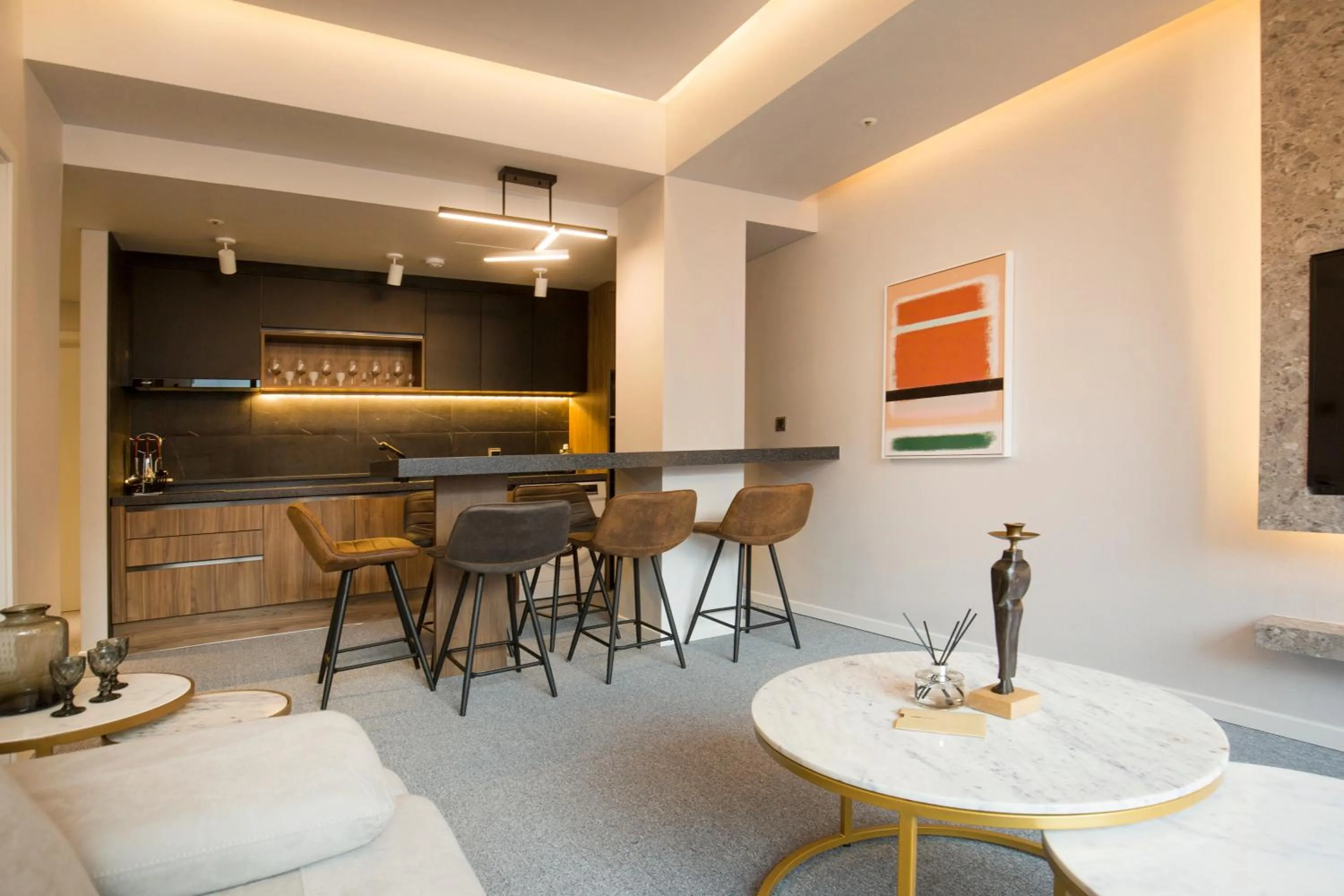 Kitchen or kitchenette, Dining Area in UH Suite The Jongno