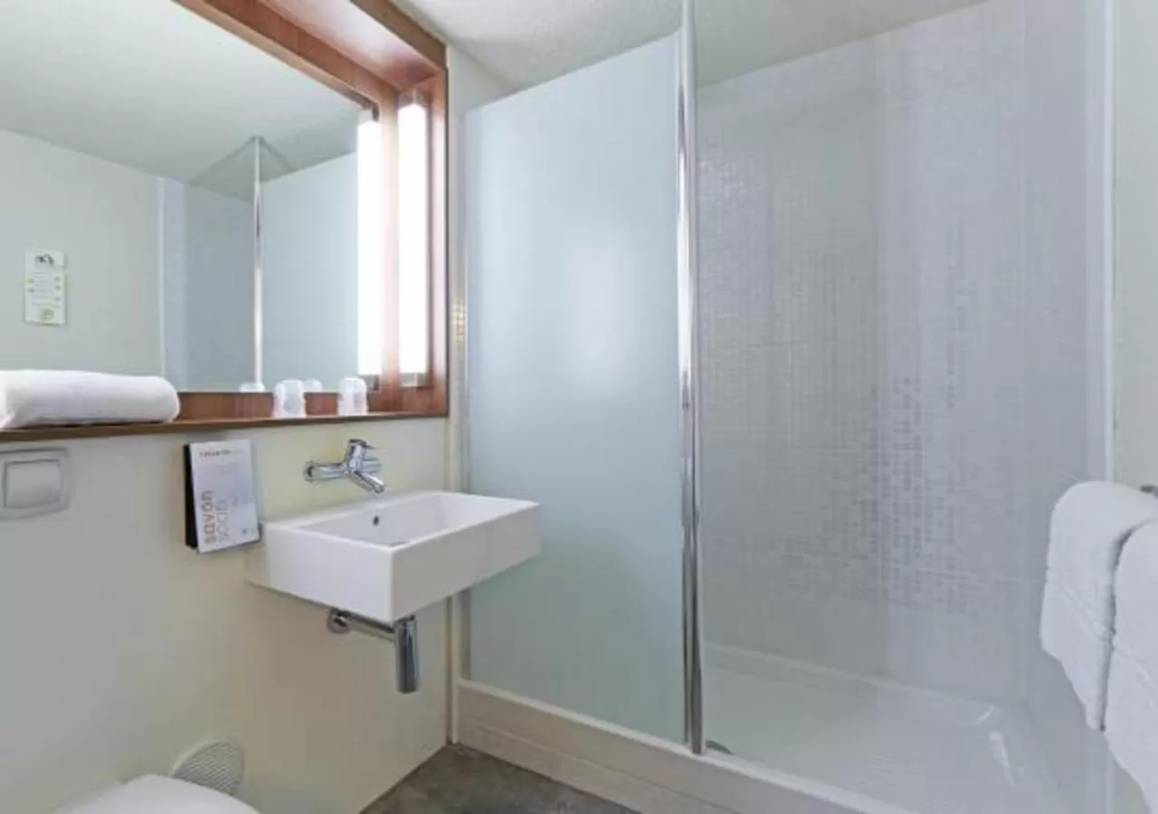 Shower in Campanile Pont-à-Mousson