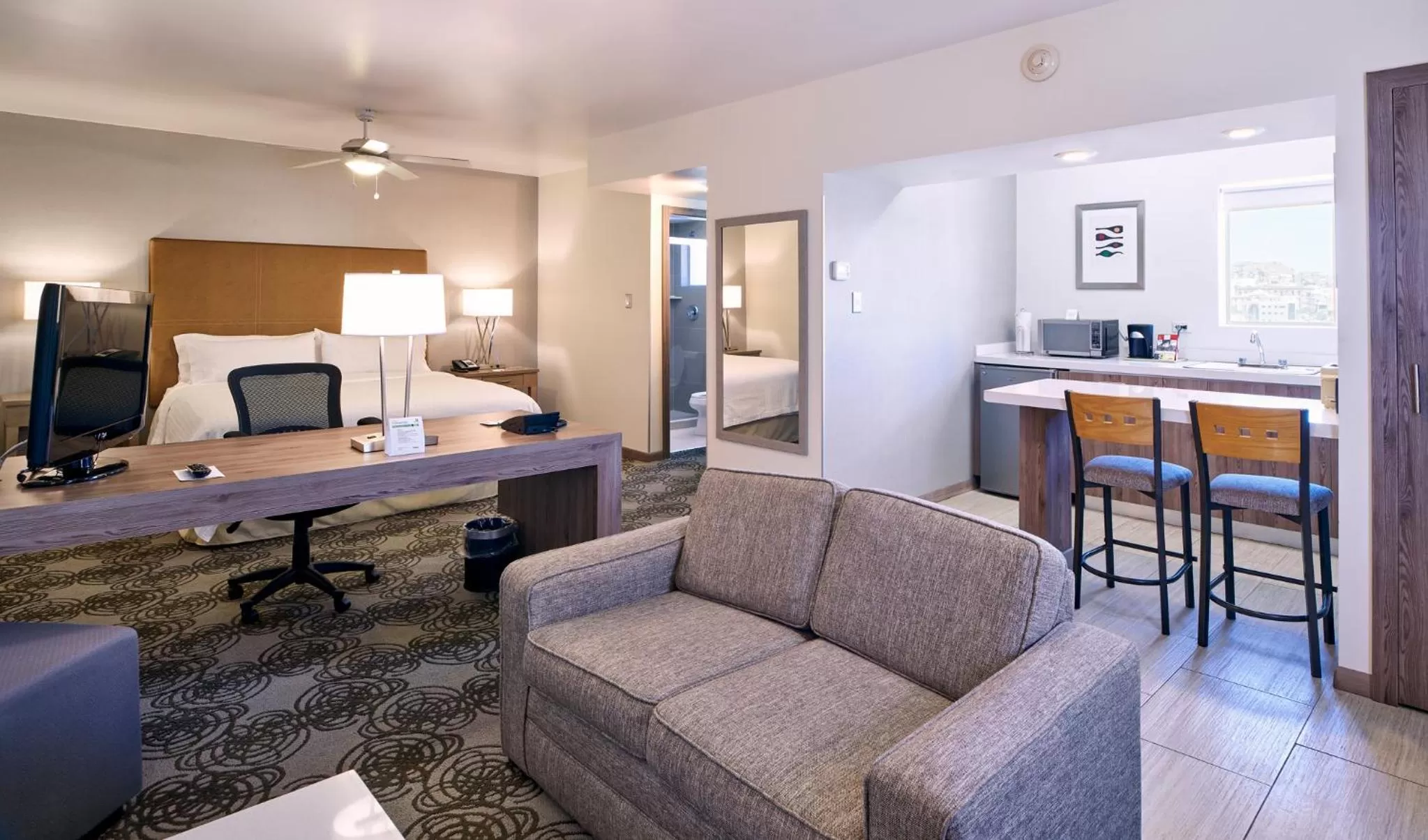 Photo of the whole room in Holiday Inn & Suites Chihuahua Expo by IHG