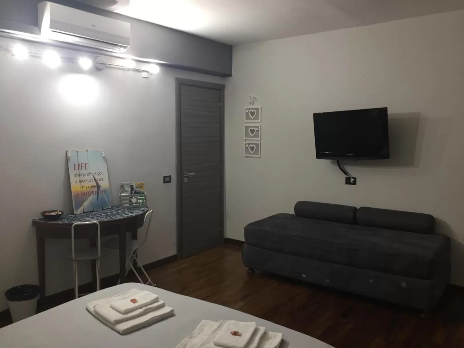 TV and multimedia, TV/Entertainment Center in Mapi Room