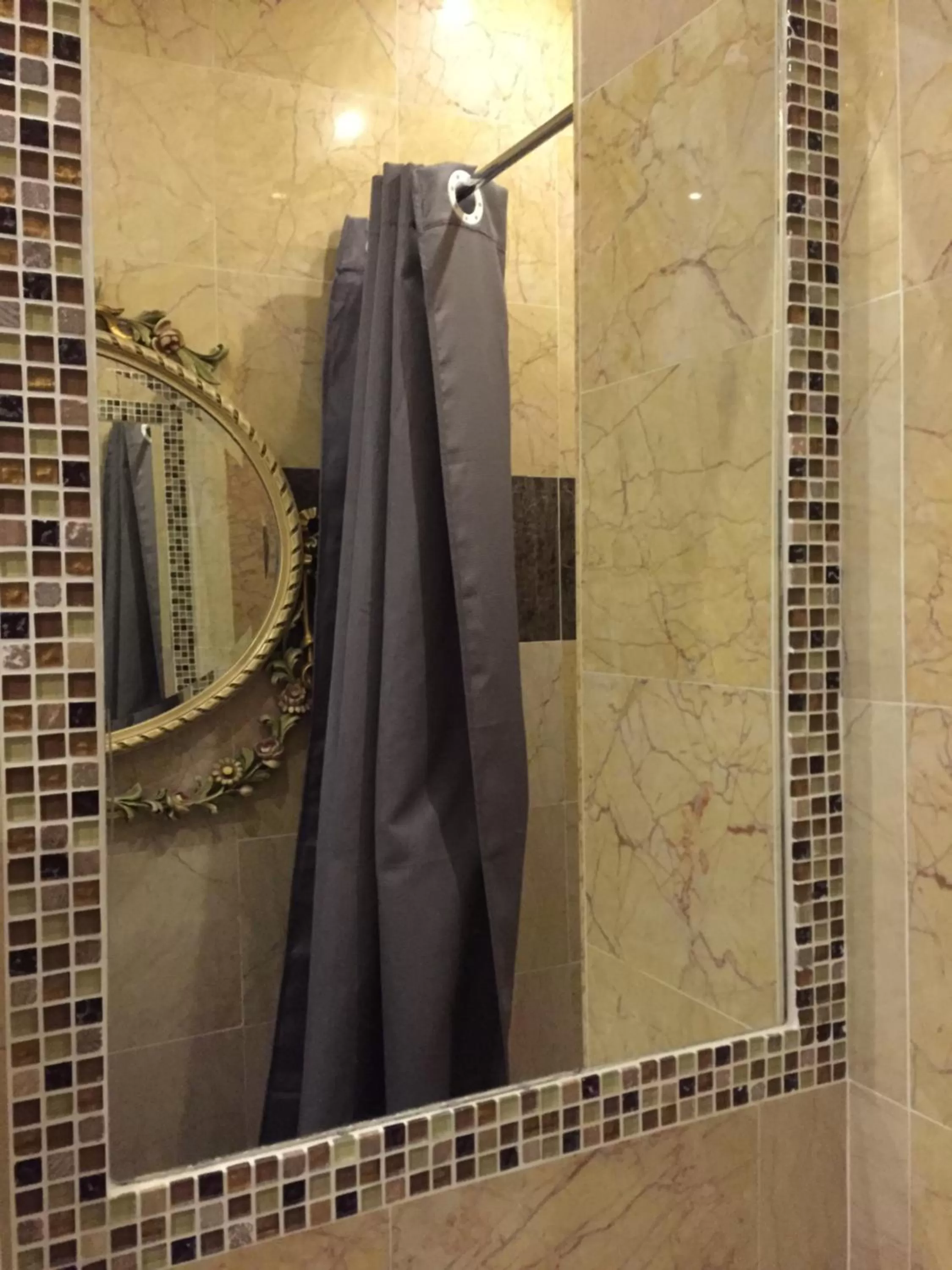 Shower in Chambre et sa salle de bain privée cocooning labellisée