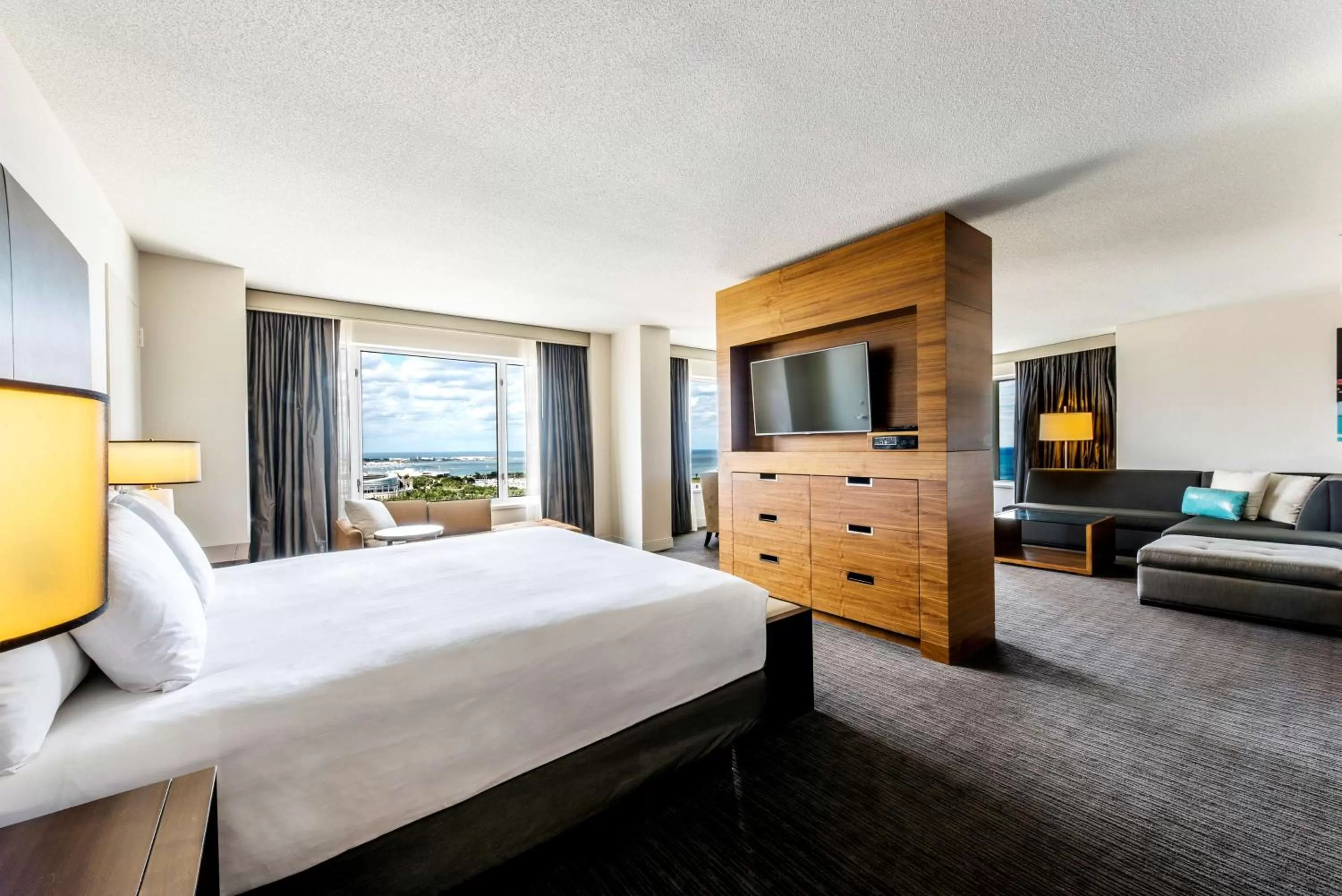 Bedroom, Bed in Hyatt Regency McCormick Place Chicago