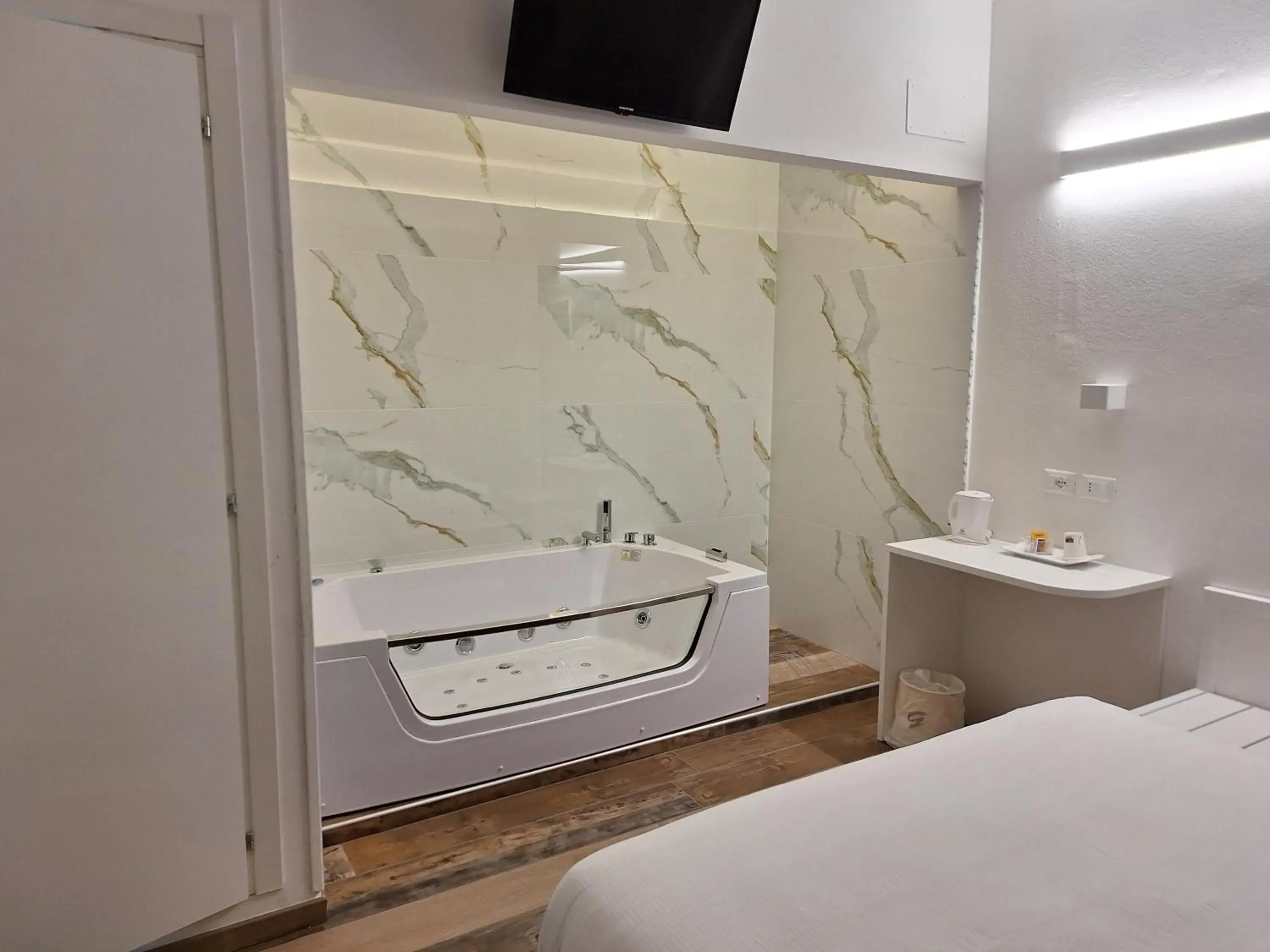 Deluxe Room in Hotel Holiday- Alla Finestrella Deluxe Room in Hotel Holiday- Alla Finestrella