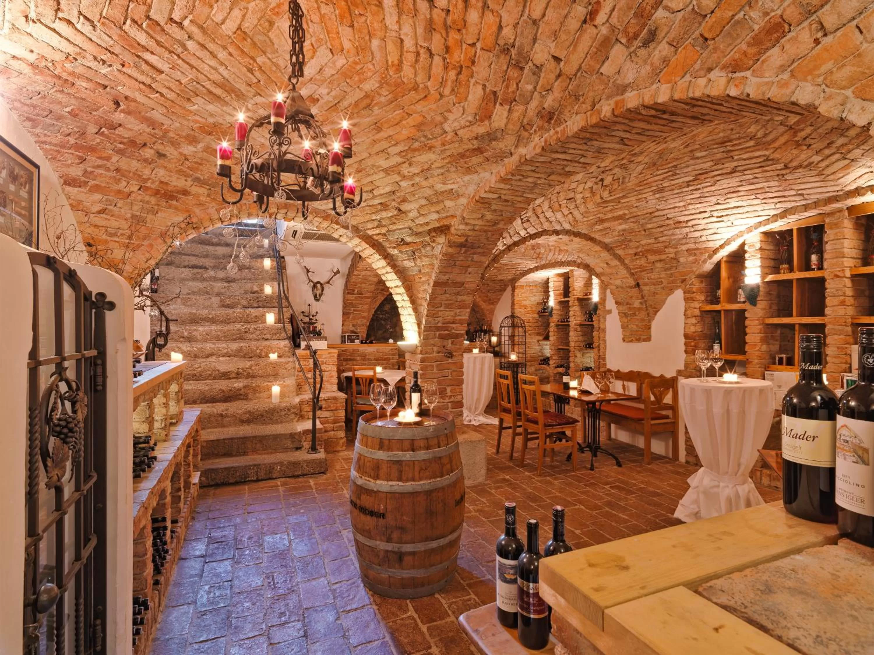 Restaurant/places to eat in Hotel Mader