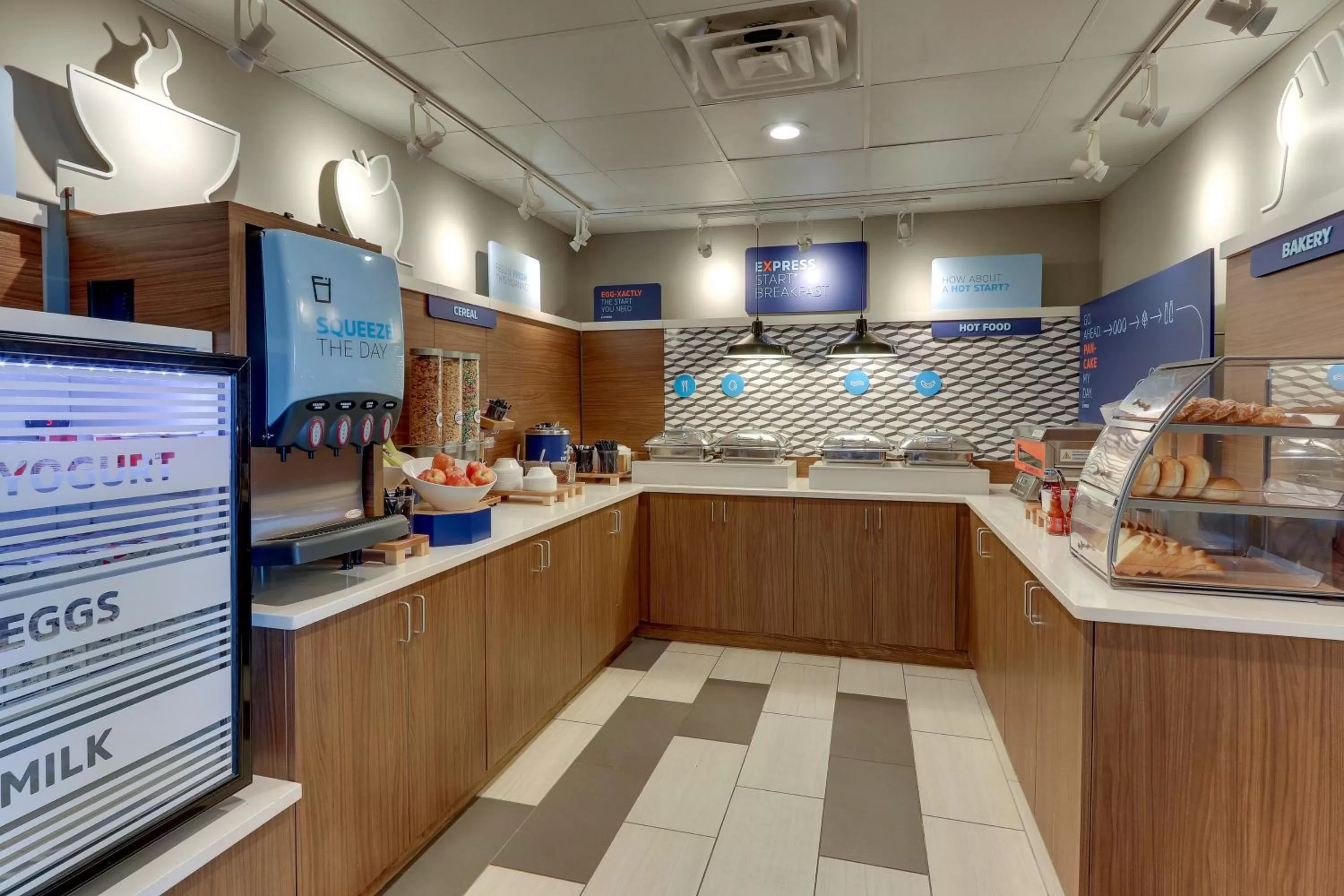 Breakfast in Holiday Inn Express - Cincinnati North - Monroe by IHG