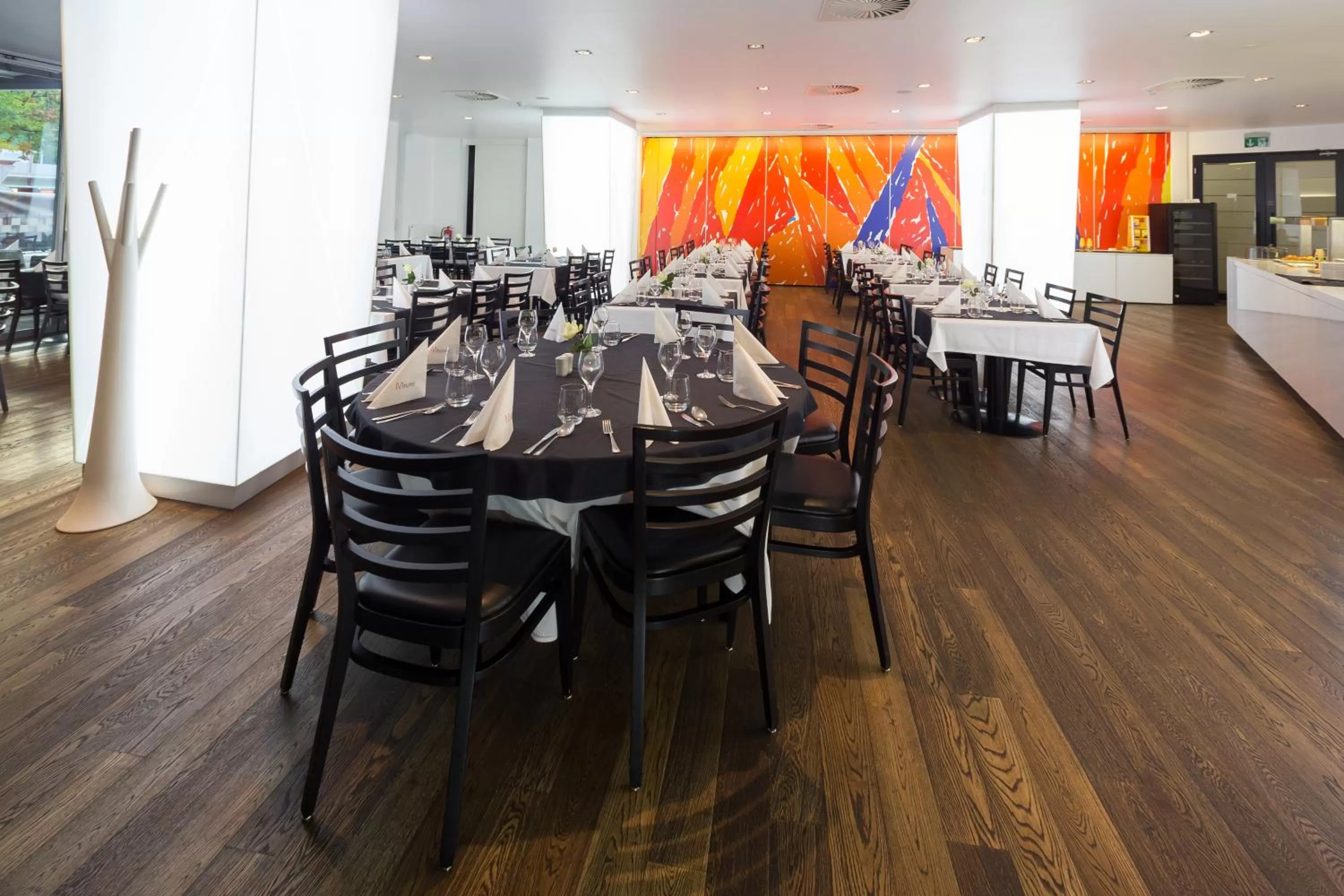 Restaurant/places to eat in M Hotel