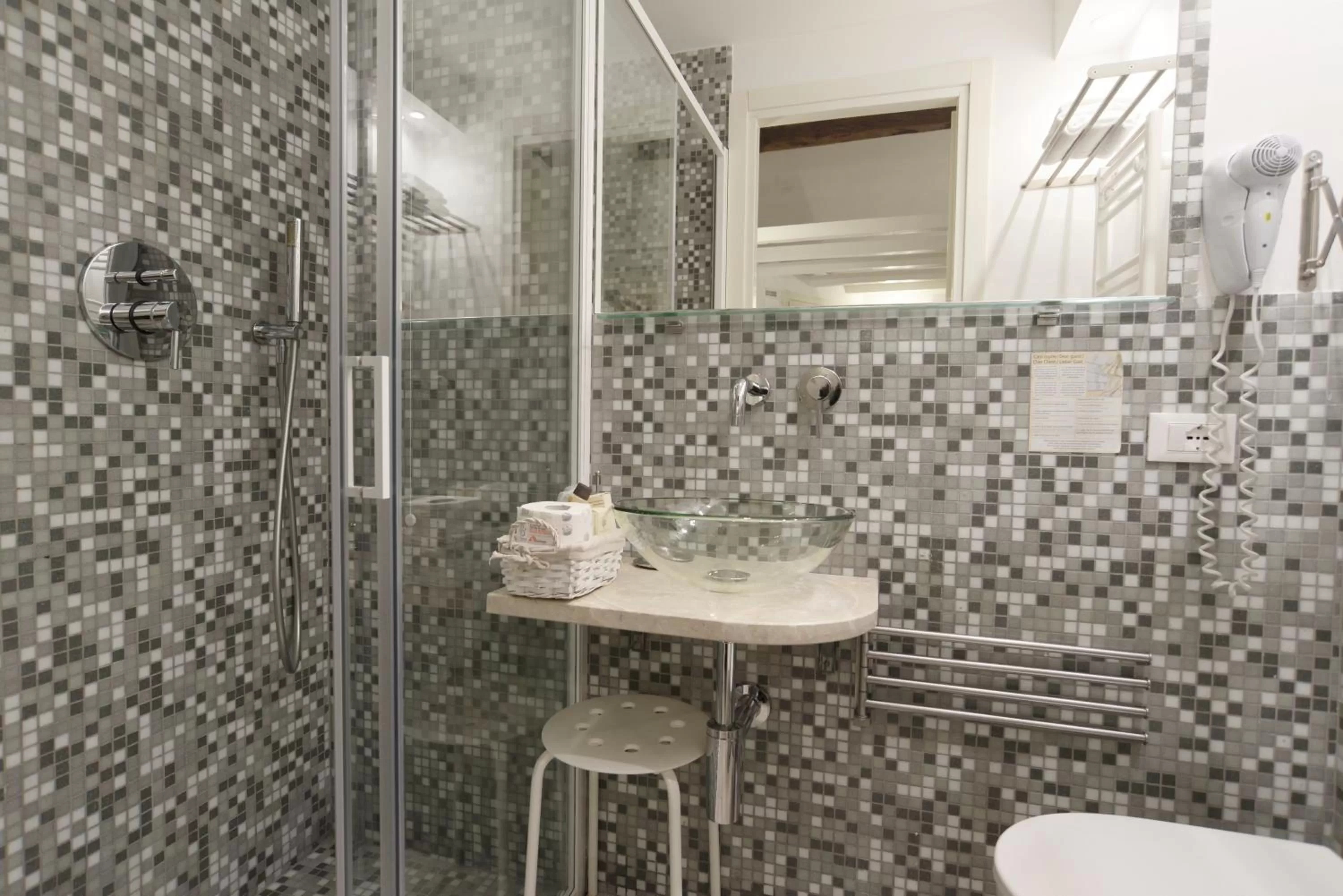 Shower in Al Mascaron Ridente