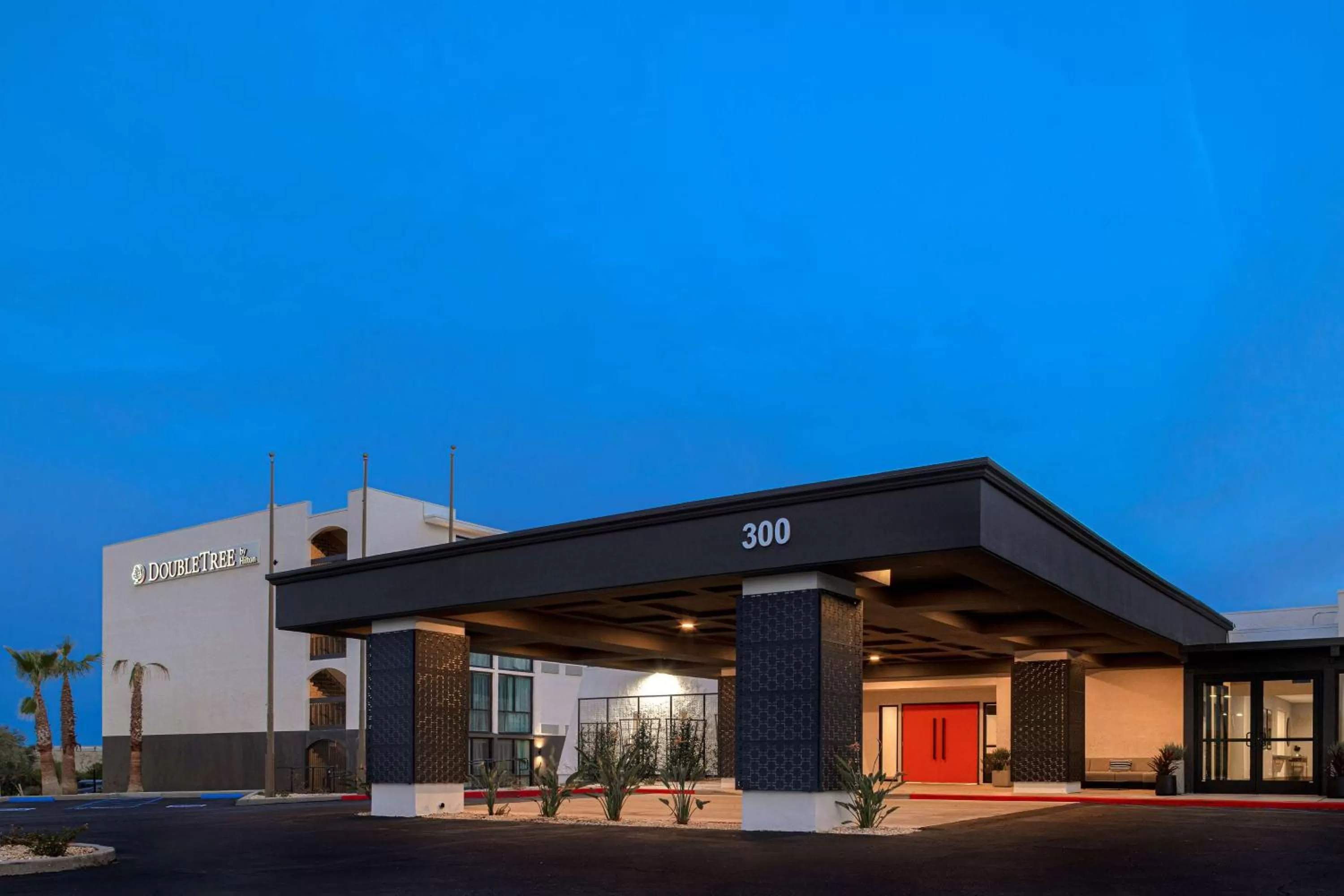 Property building in Doubletree By Hilton Palmdale, Ca