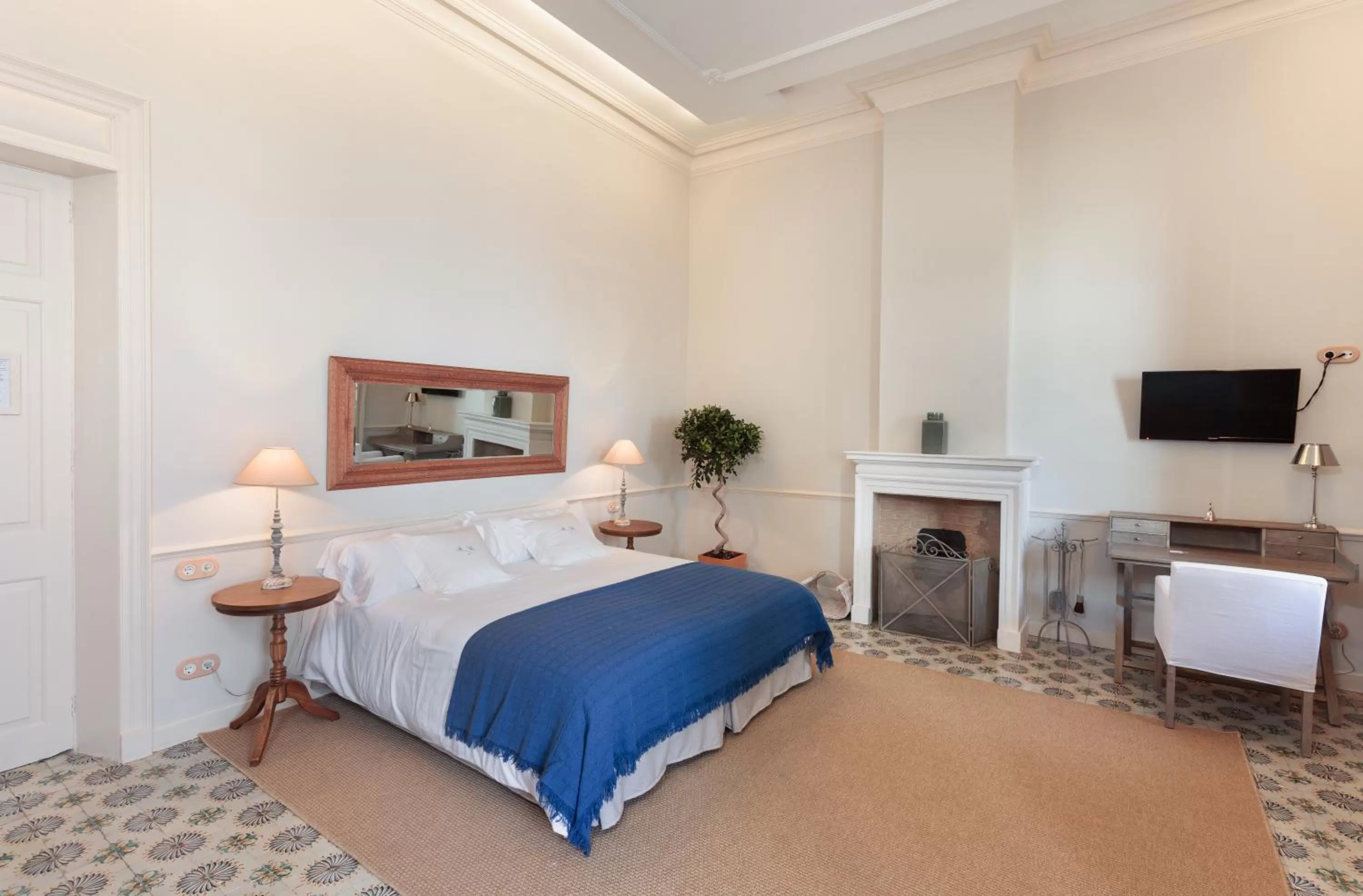 Photo of the whole room, Bed in Jardí de Ses Bruixes Boutique Hotel