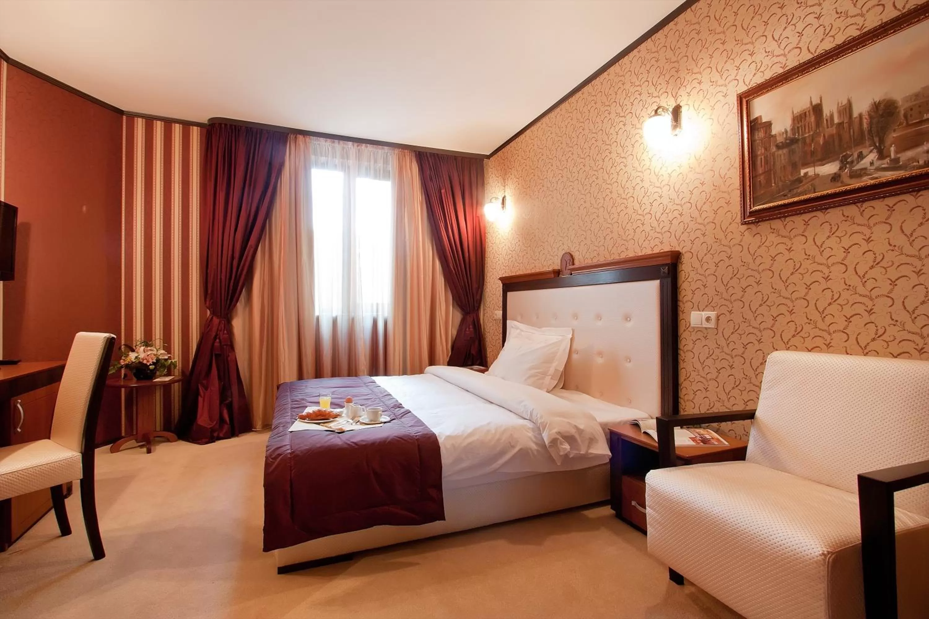 Bed in Best Western Plus Bristol Hotel