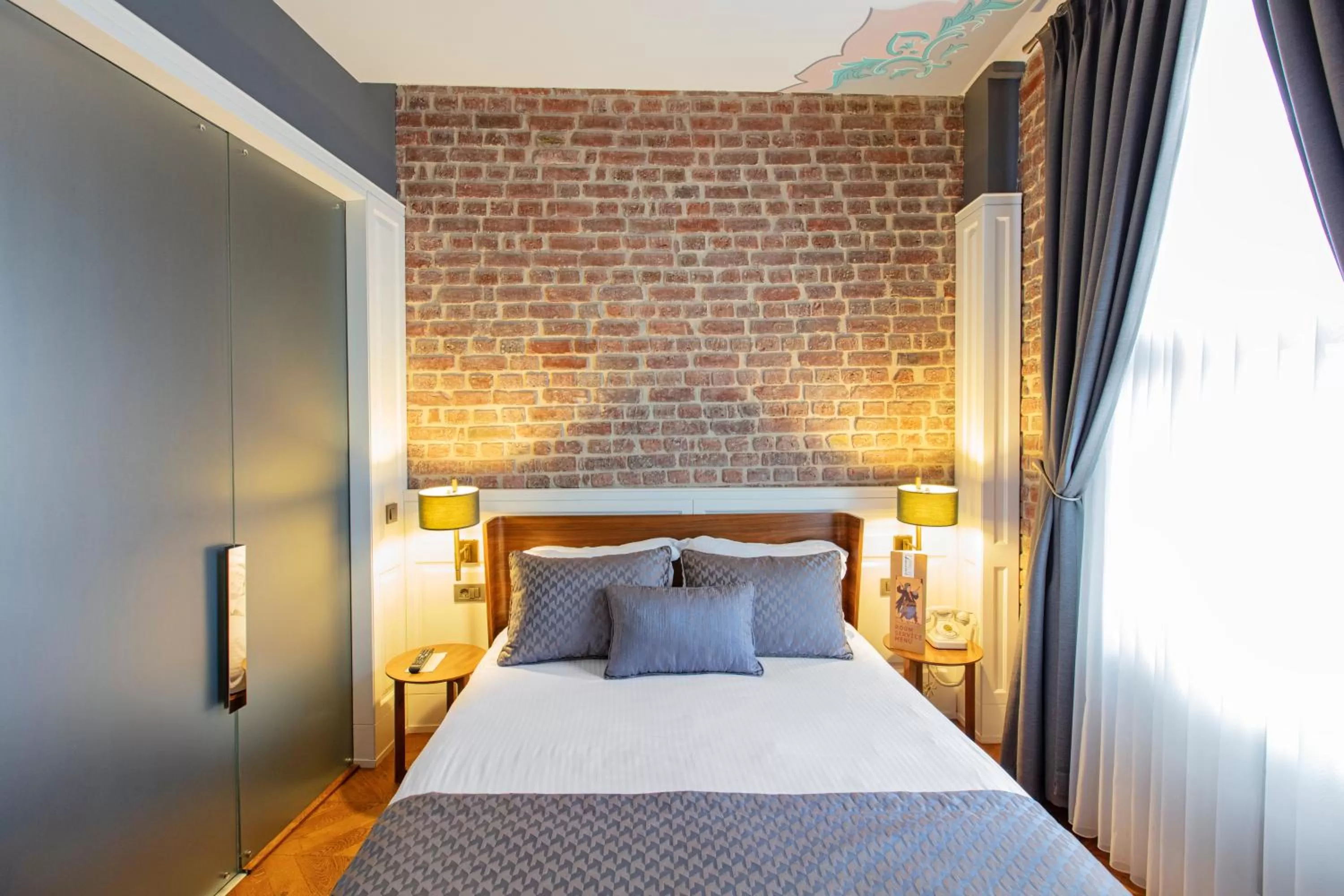 Bed in Hotel Miniature - Ottoman Mansion