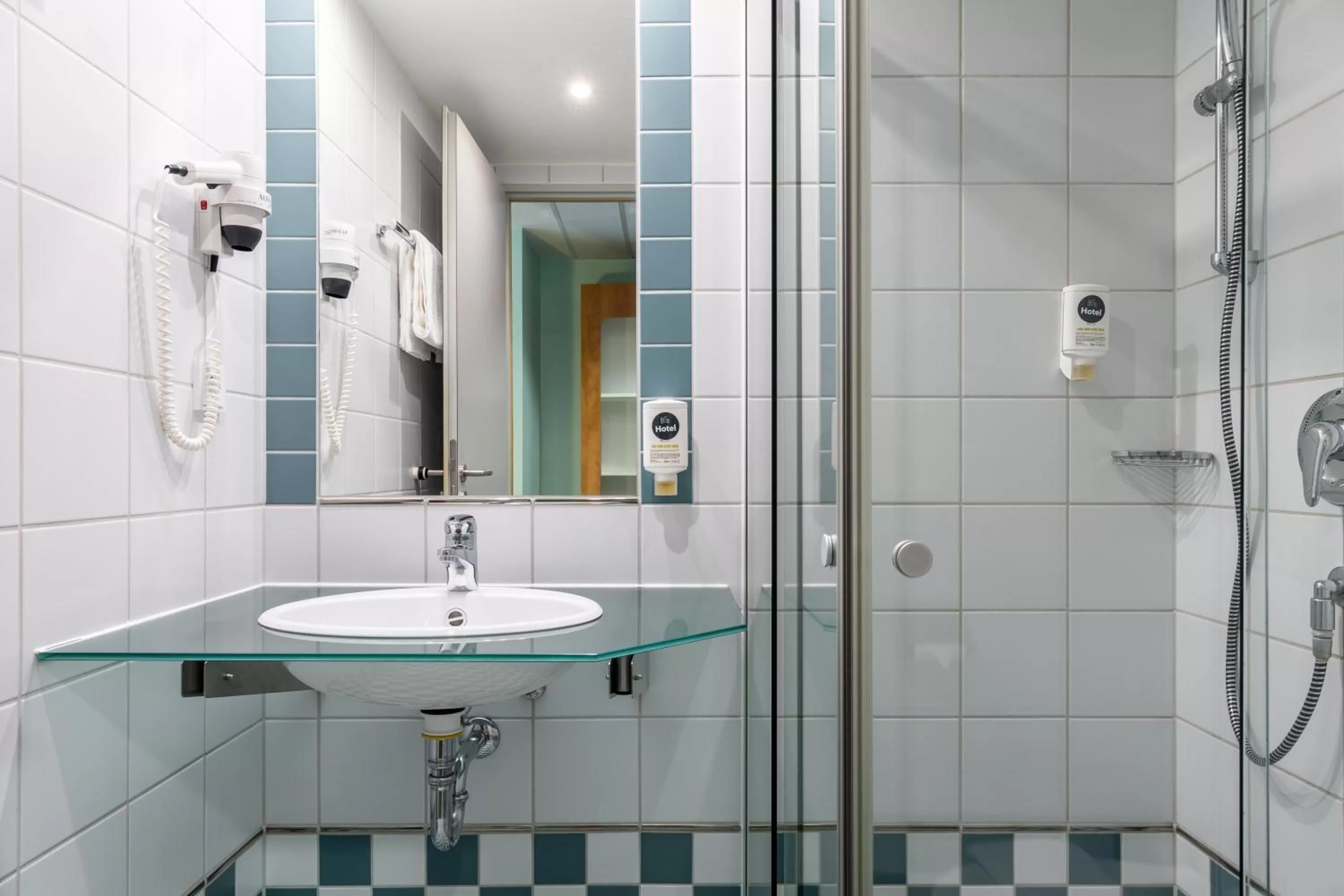 Shower, Bathroom in Hotel Fränkische Schweiz-Pegnitz