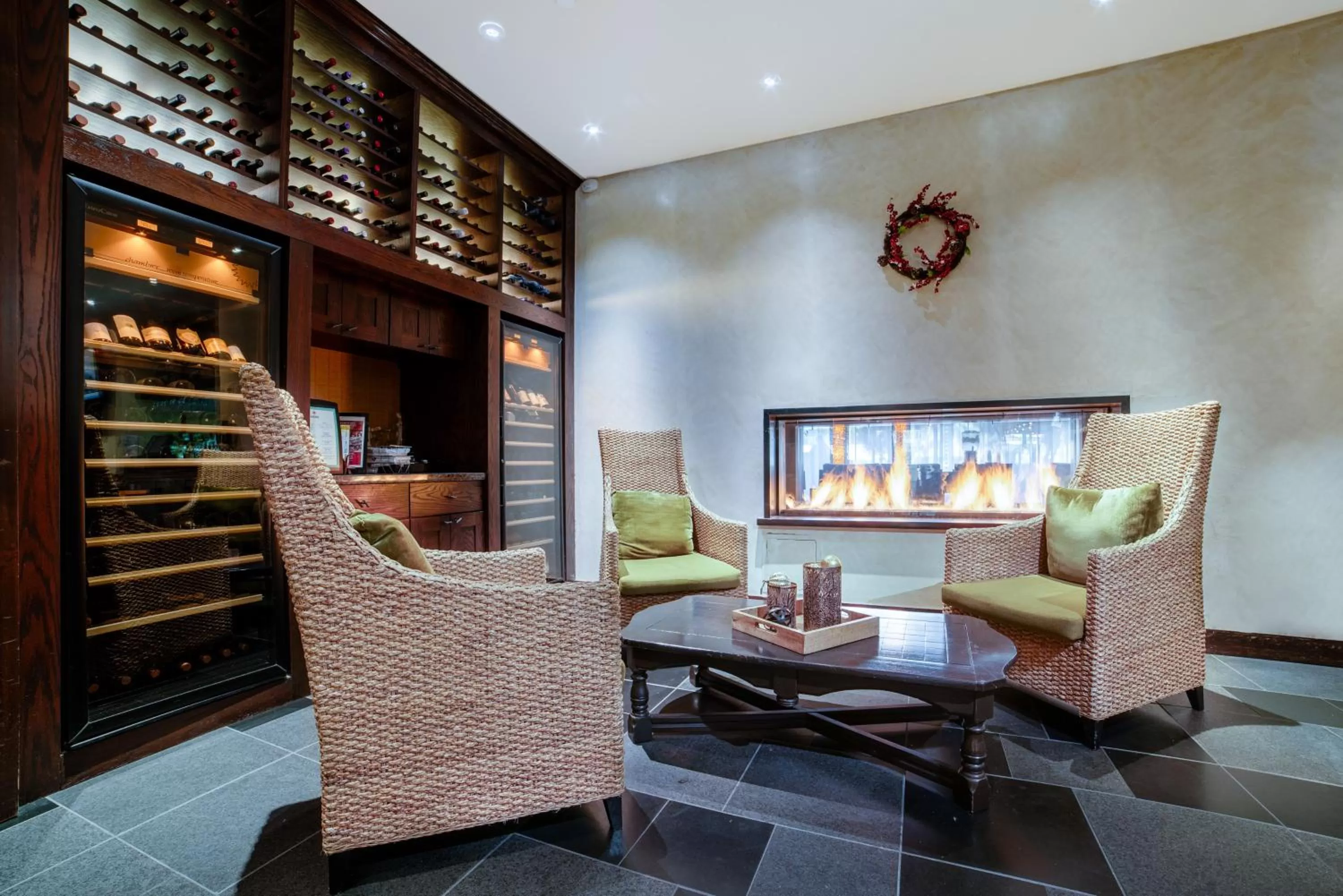 Lounge or bar in Miyako Hybrid Hotel Torrance