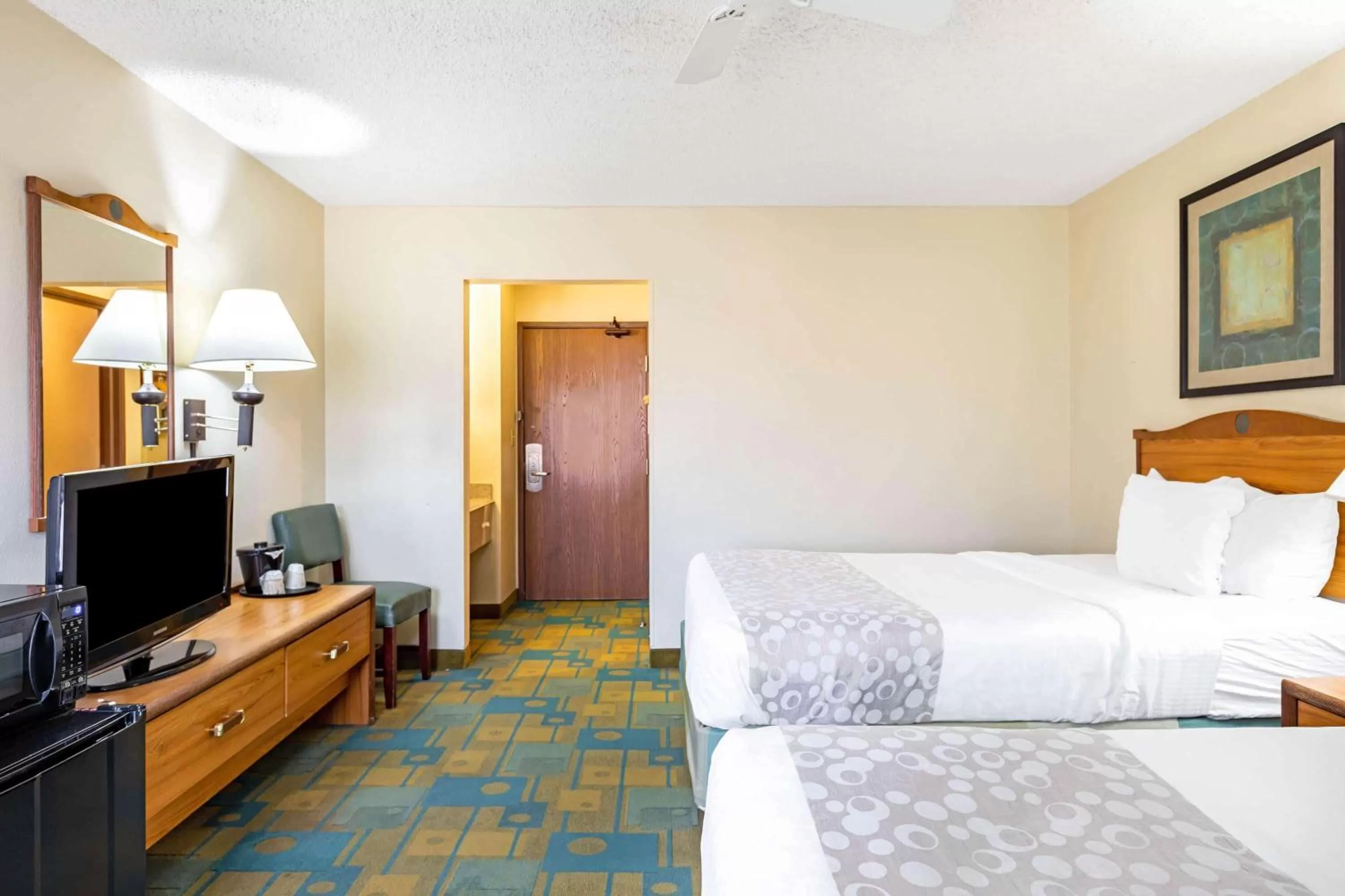 Photo of the whole room, Bed in La Quinta by Wyndham El Paso East