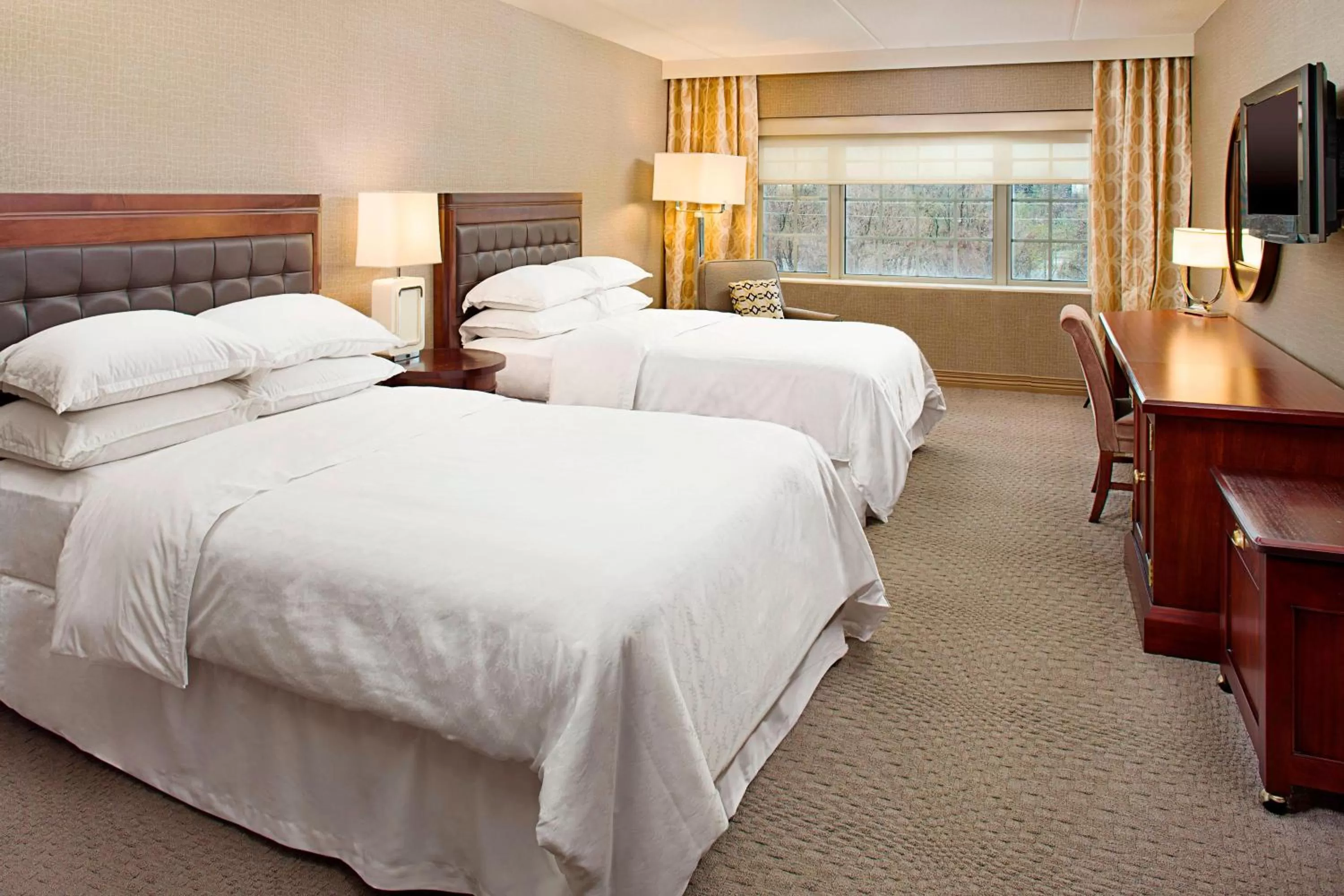 Club Level Guest Room with Two Double Beds in Sheraton Rockville