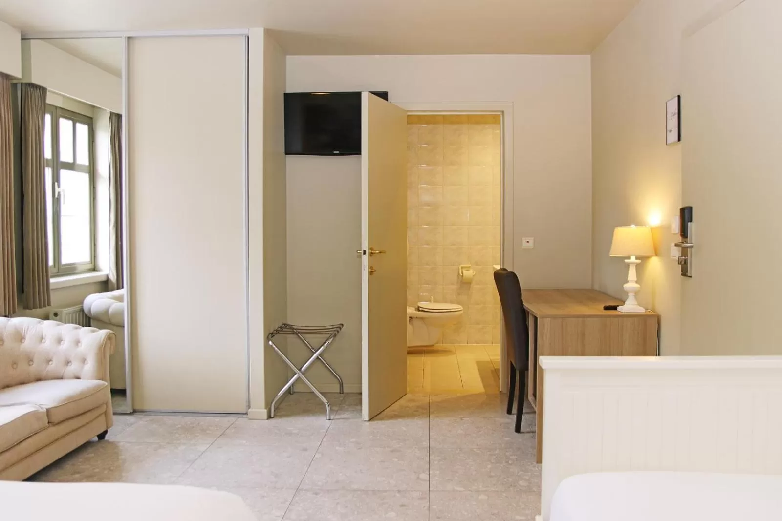 Bathroom, Bed in Hotel Les Dunes